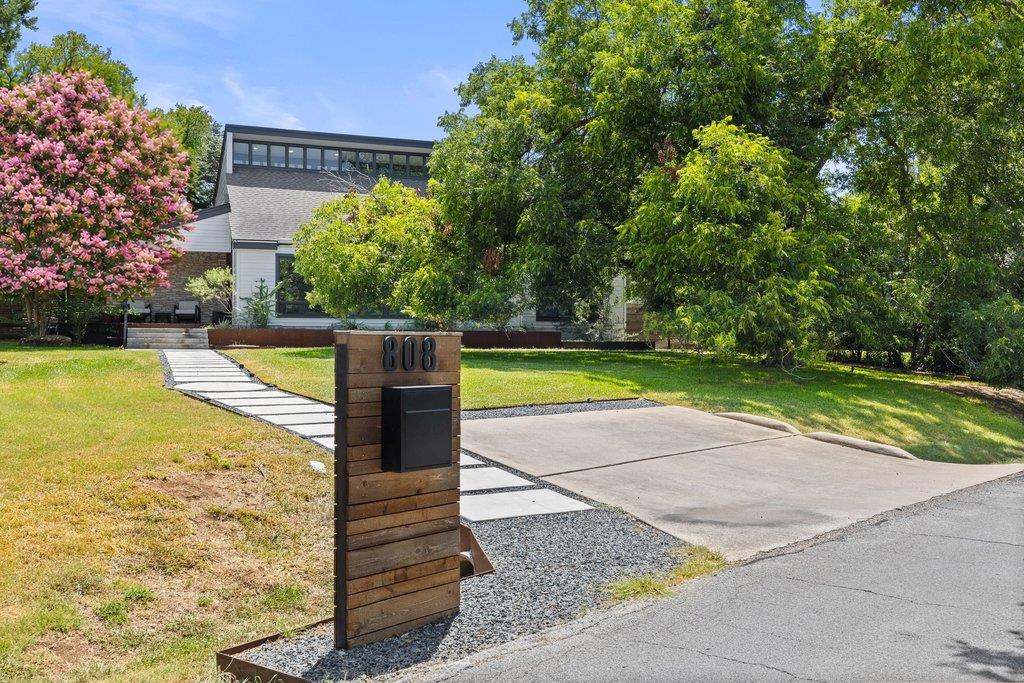 808 Vanguard ST, Lakeway, TX 78734