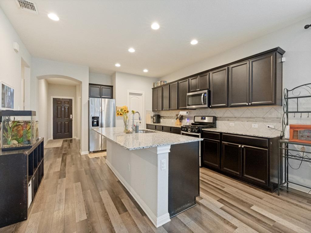 206 Beechnut DR, Buda, TX 78610