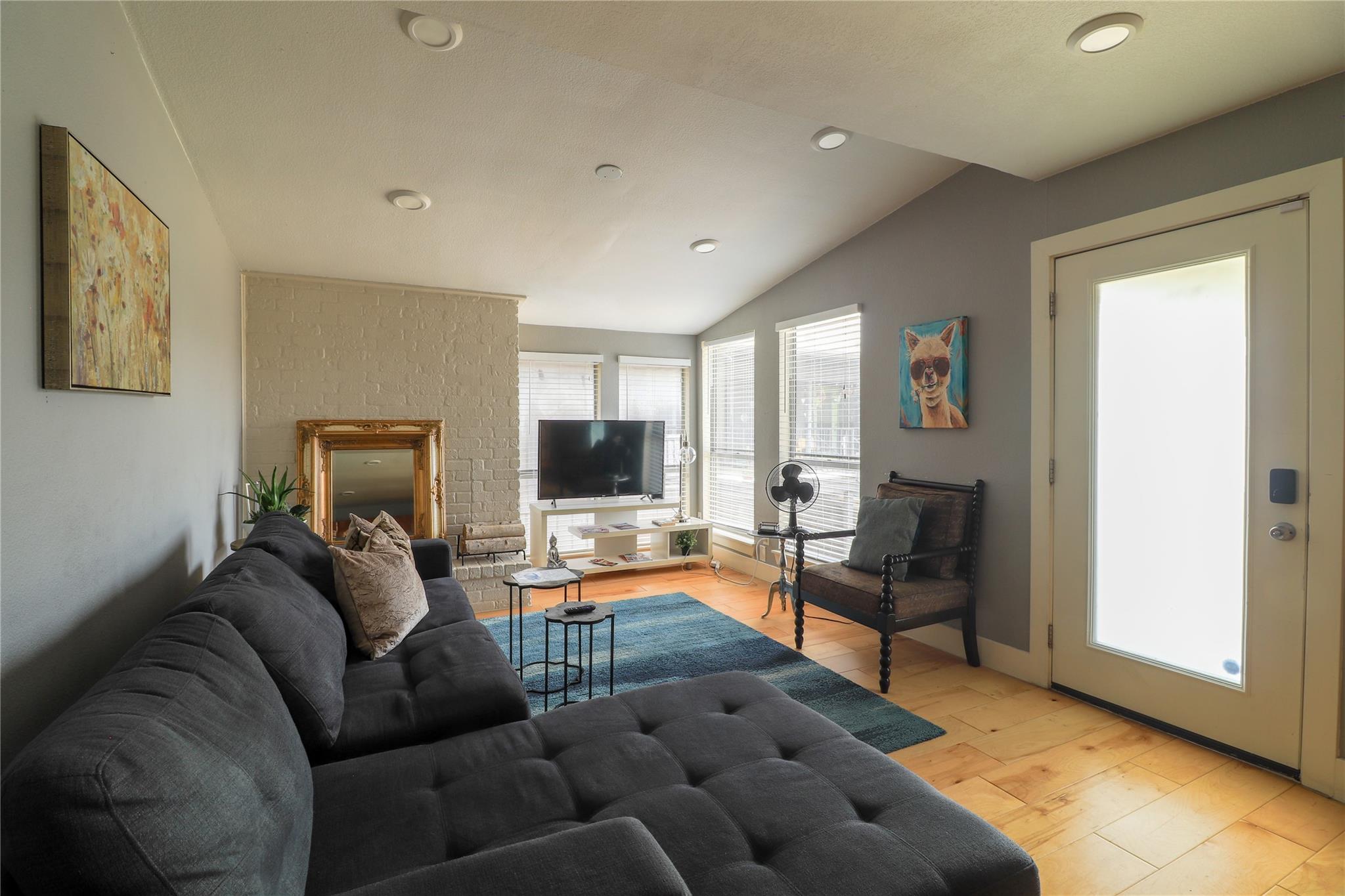 909 Reinli ST #221, Austin, TX 78751