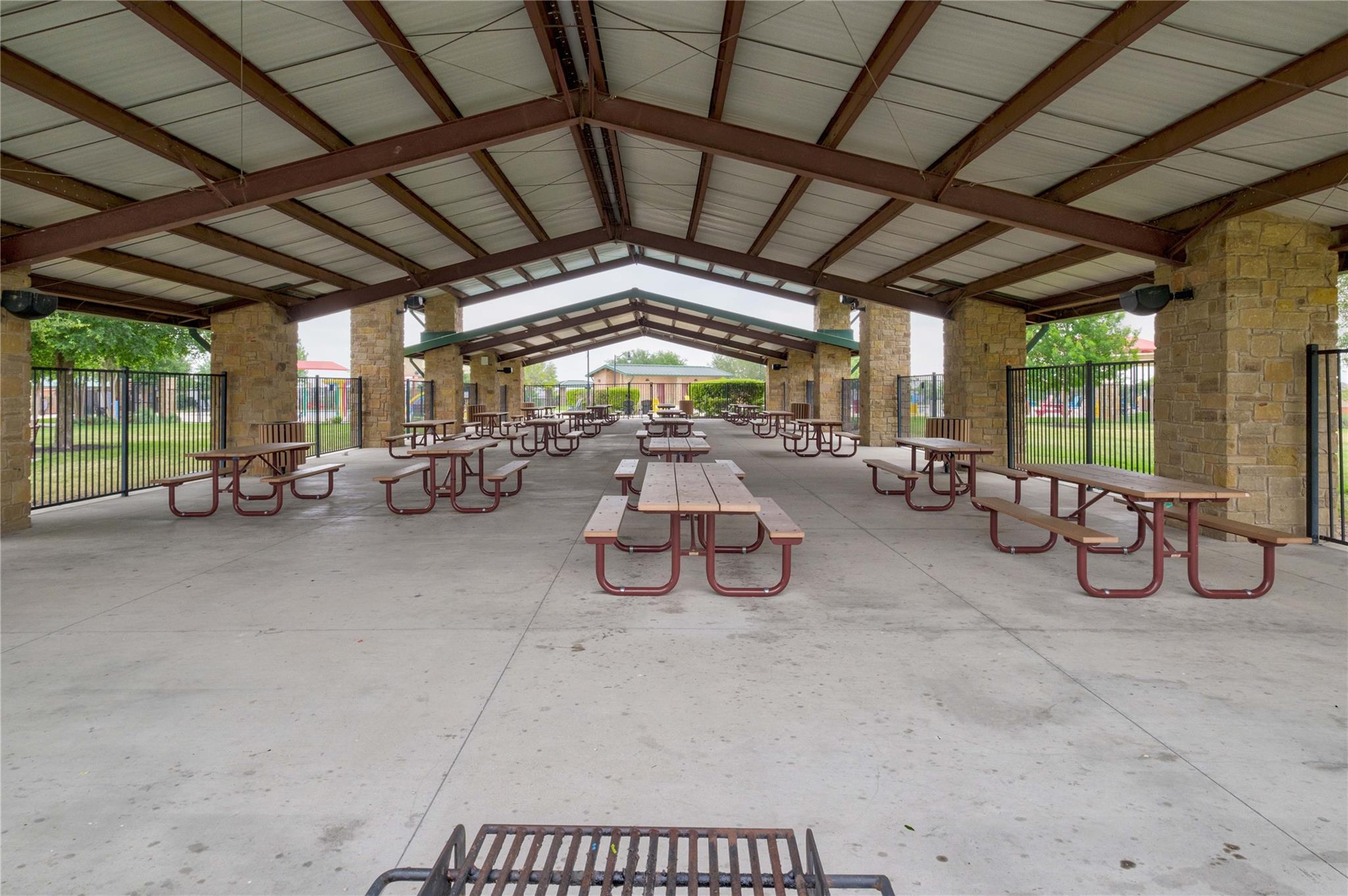 176 Willow Leaf LN, Buda, TX 78610