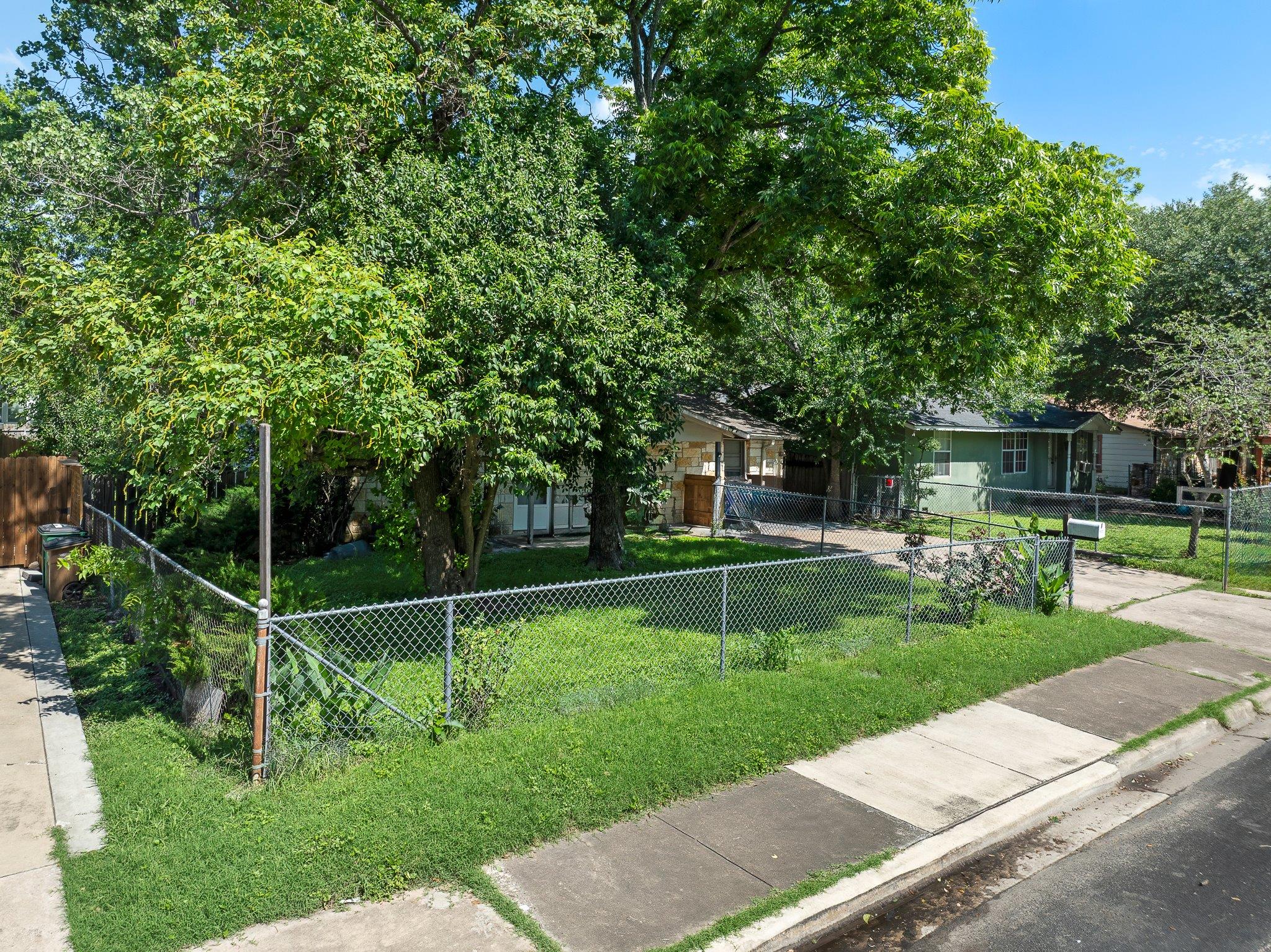 1122 Spur #d ST #D, Austin, TX 78721