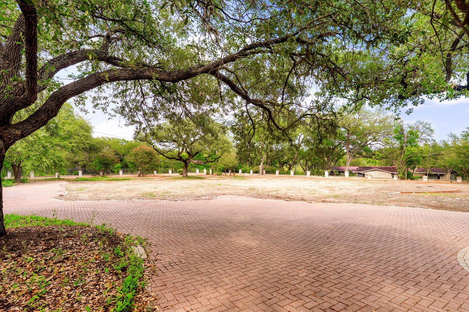 3917 Balcones DR, Austin, TX 78731