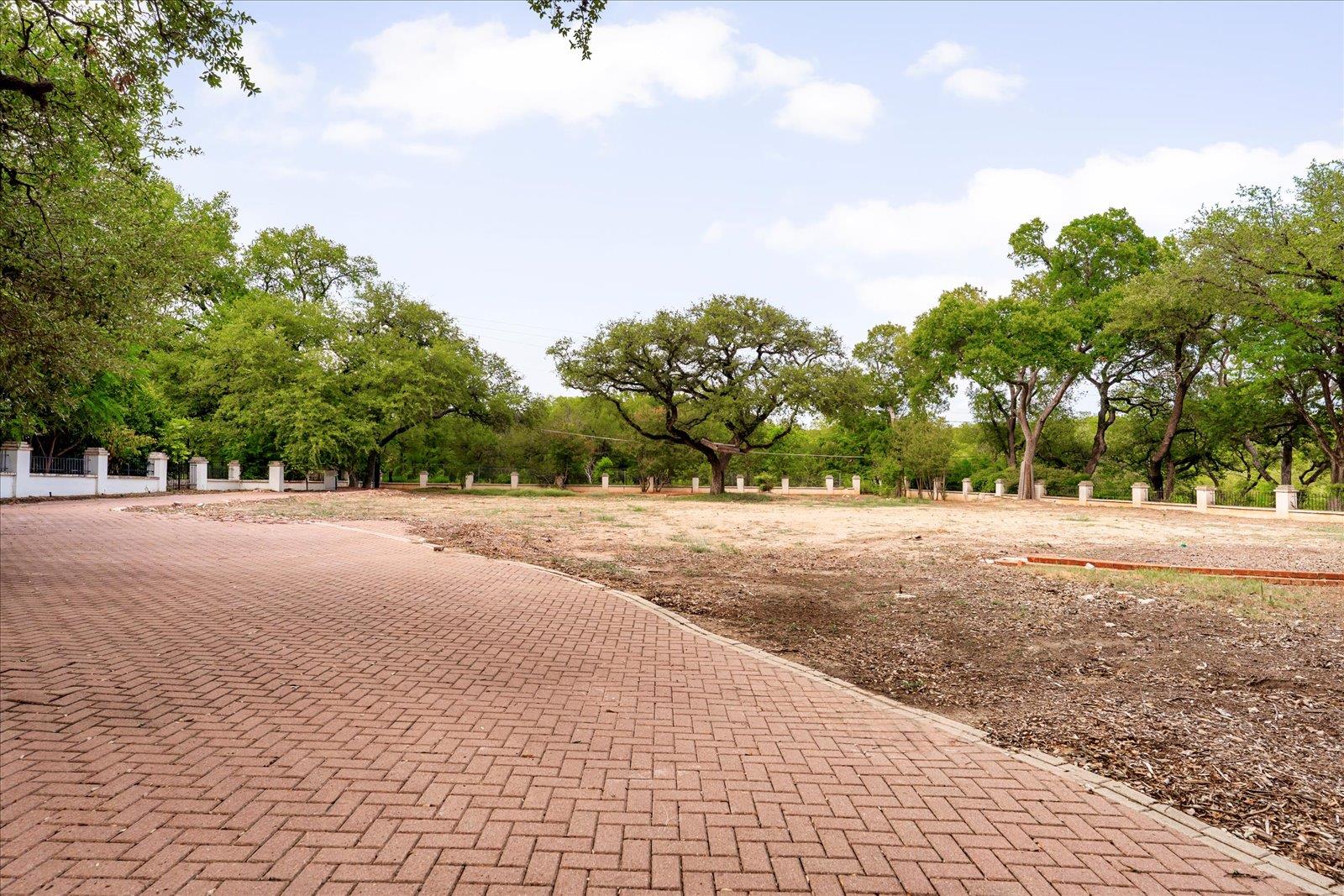3917 Balcones DR, Austin, TX 78731