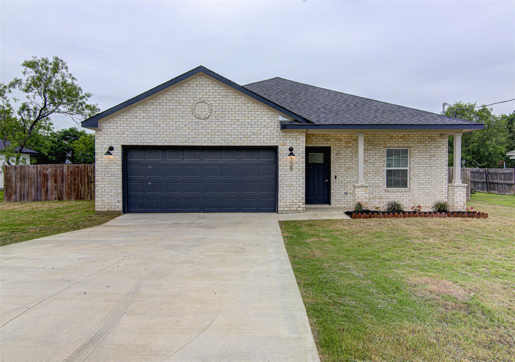 129 Kawainui LN, Bastrop, TX 78602