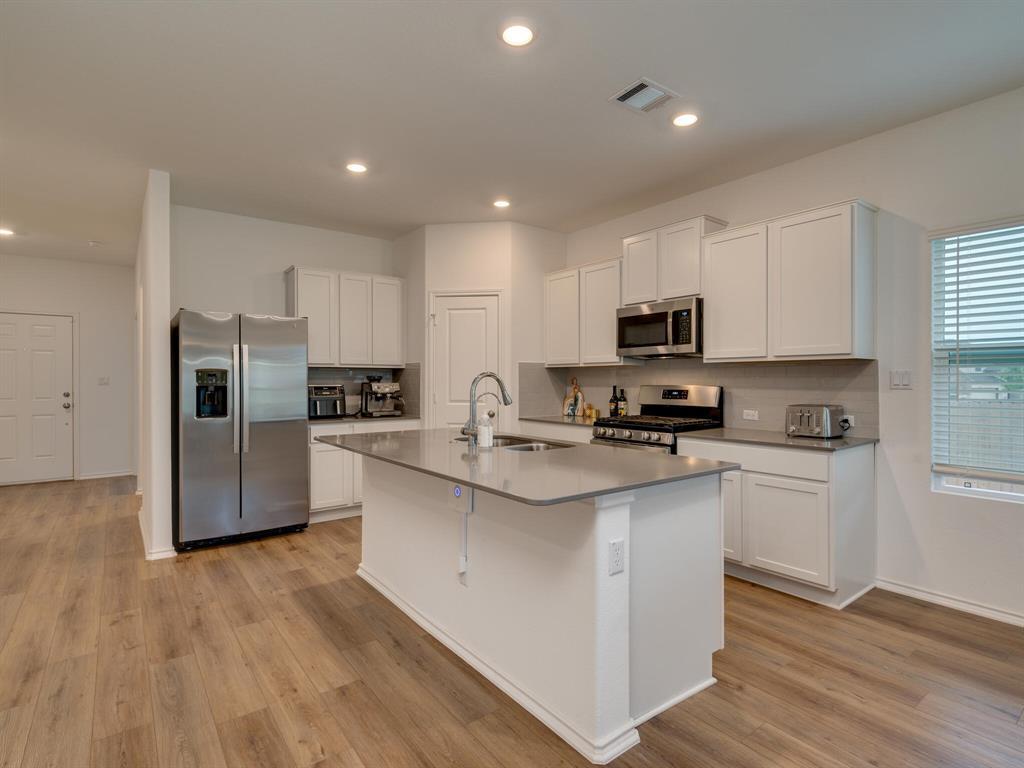 1208 Sweetspire ST, Leander, TX 78641