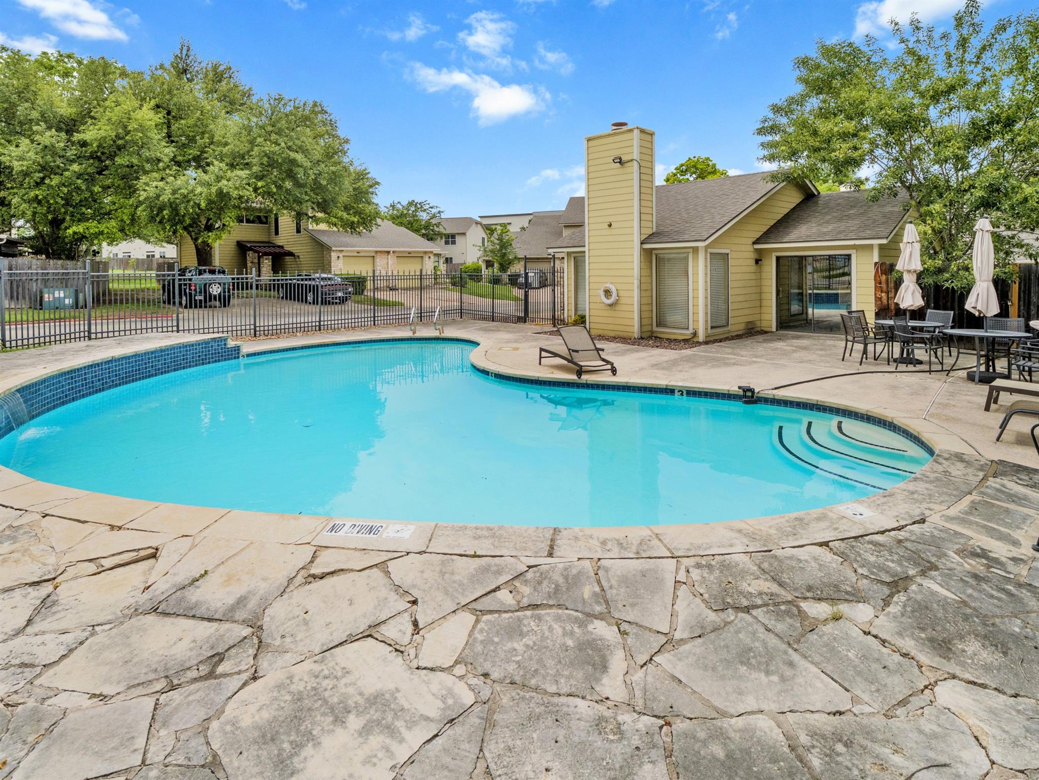 512 Eberhart LN #1003, Austin, TX 78745