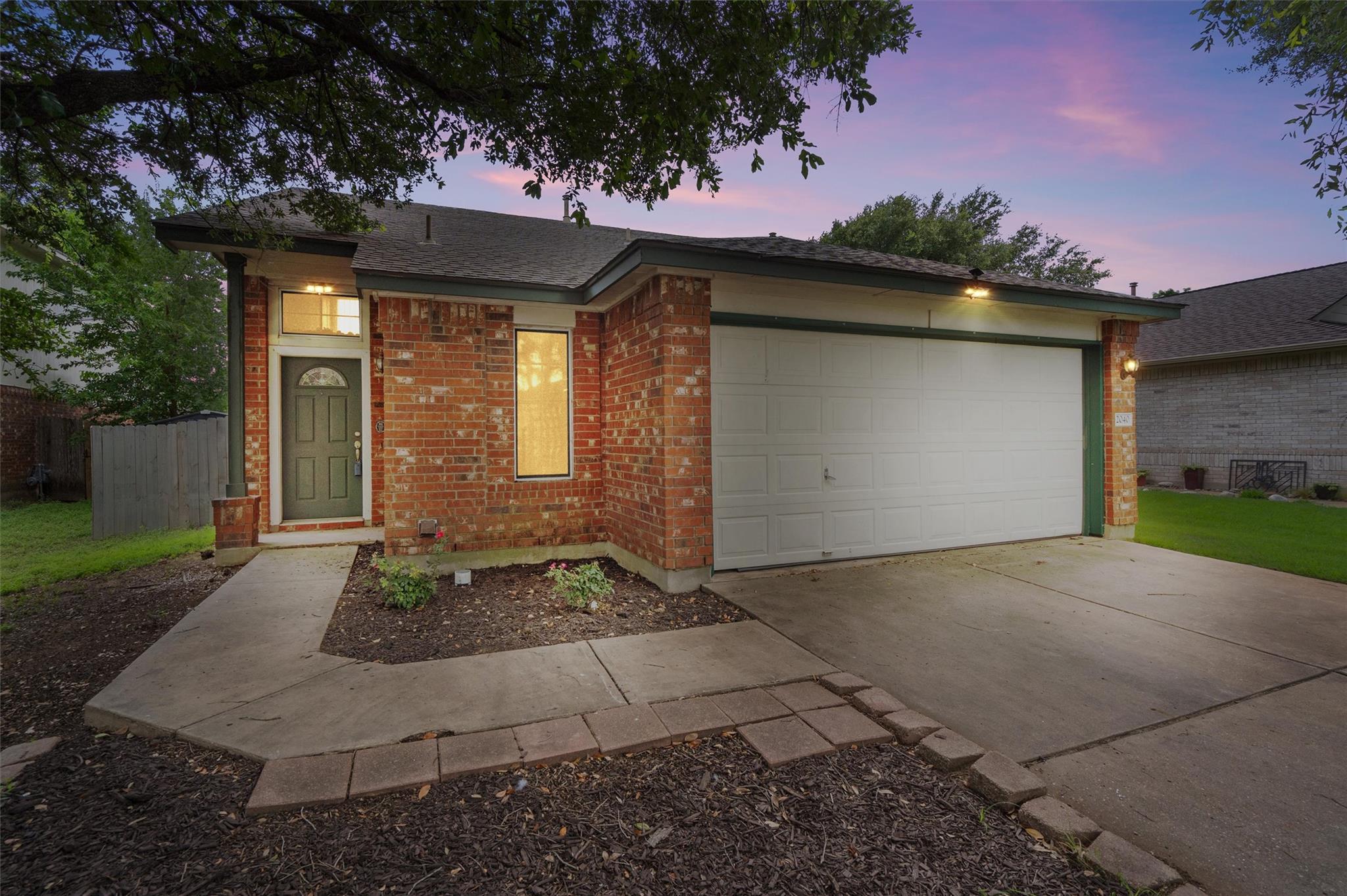 2040 Buckley LN, Round Rock, TX 78664