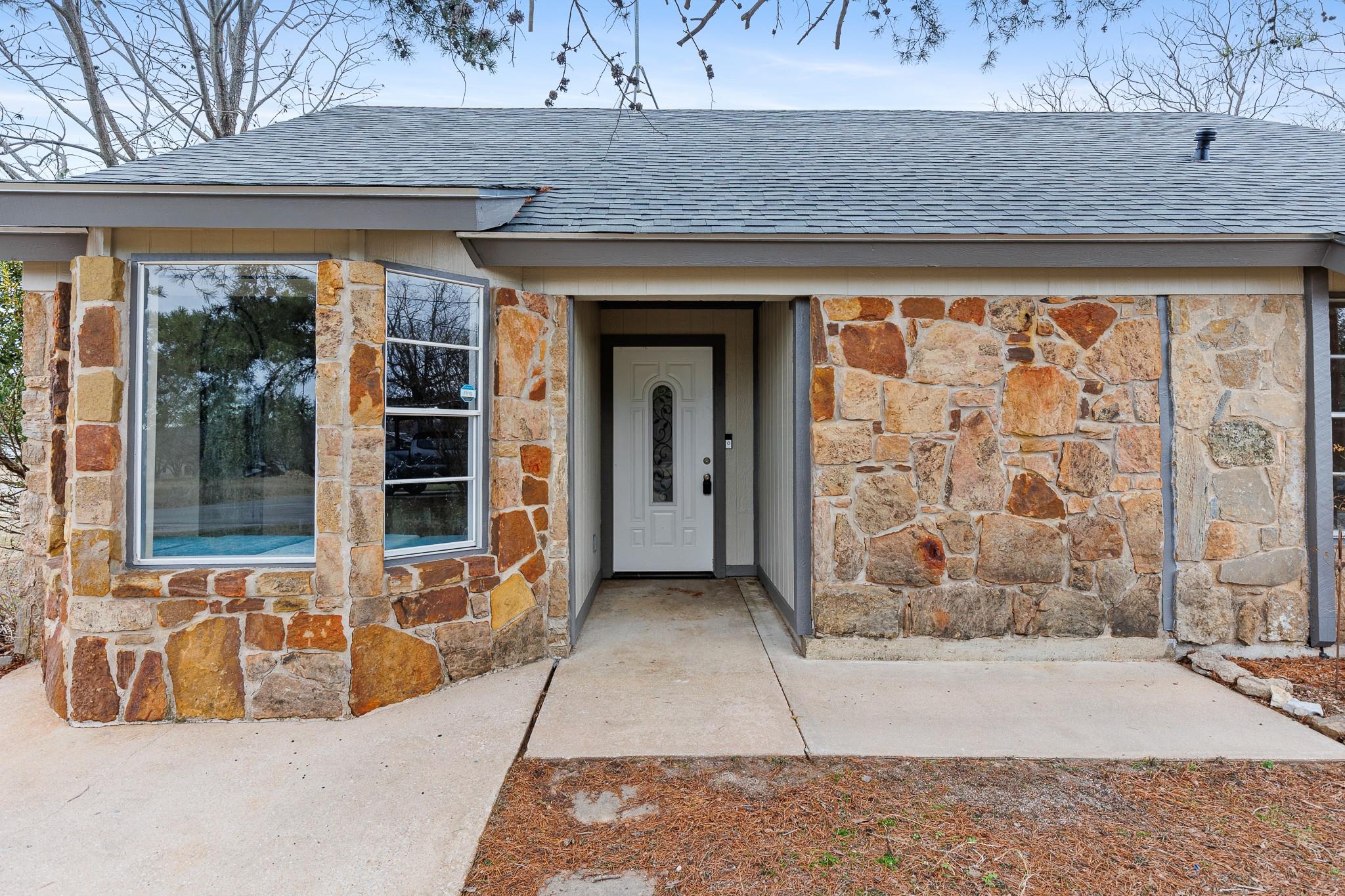 400 N River Oaks DR, Burnet, TX 78611