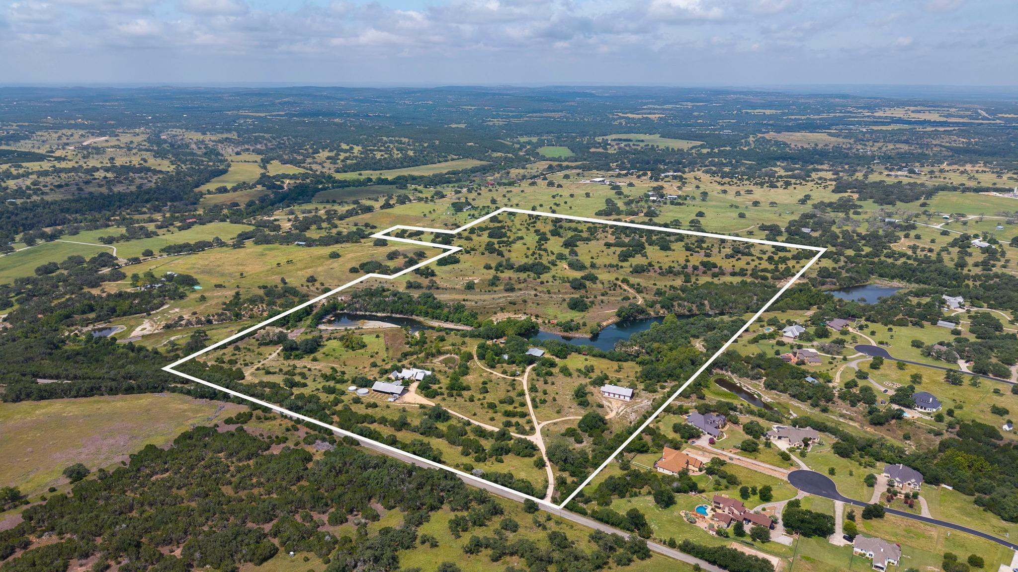 520 Holder LN, Dripping Springs, TX 78620