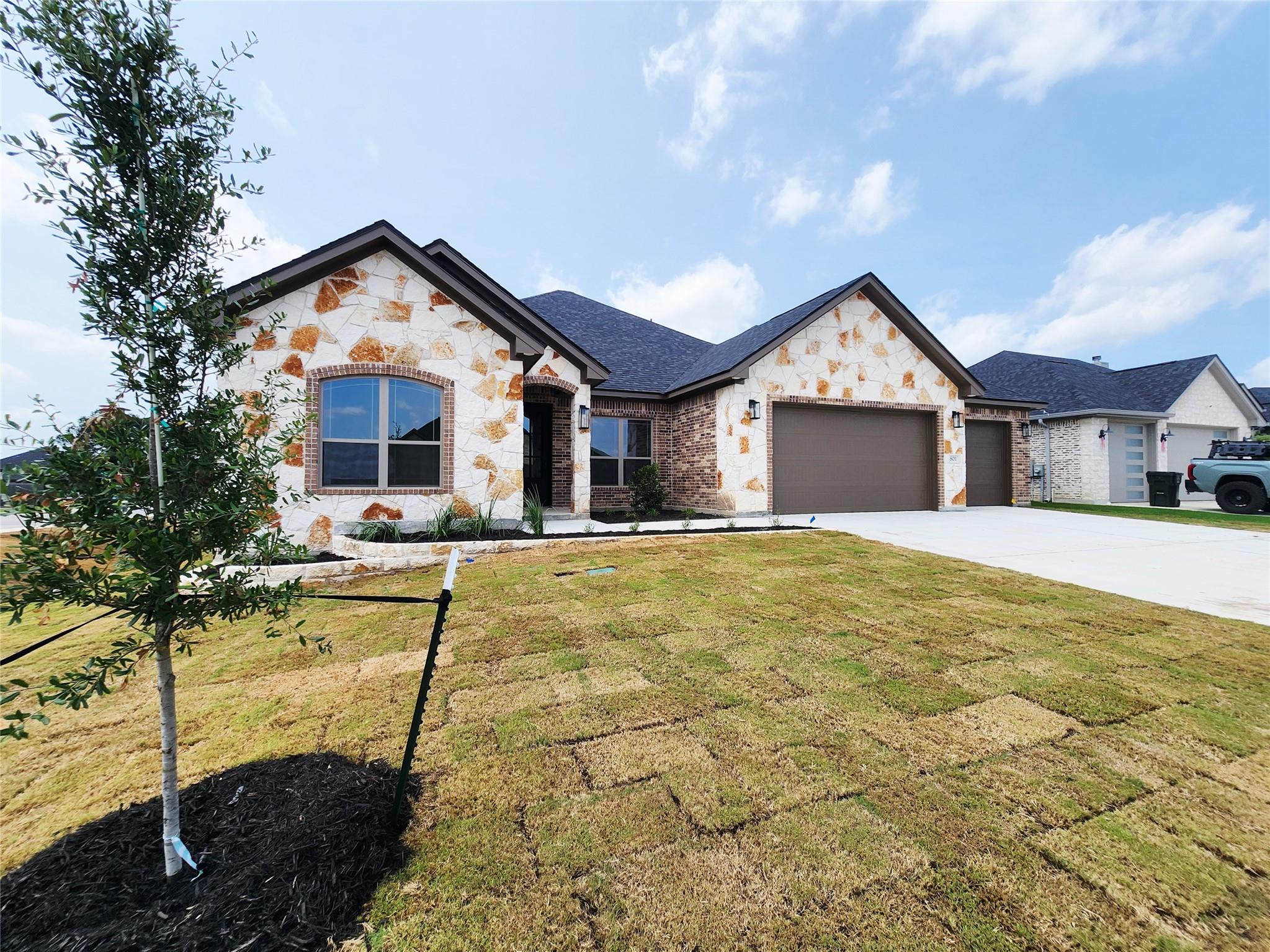 801 Golden Eagle CV, Salado, TX 76571