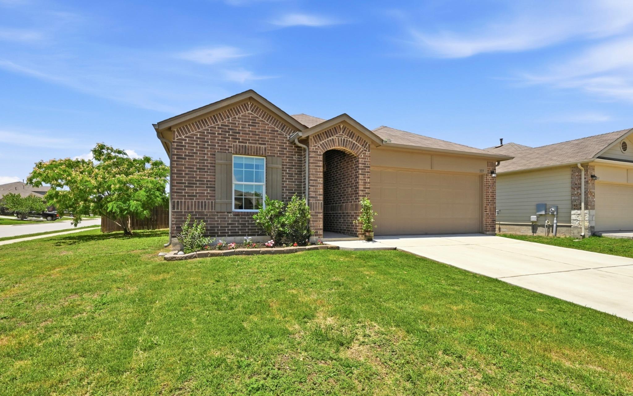 227 Hess DR, Kyle, TX 78640