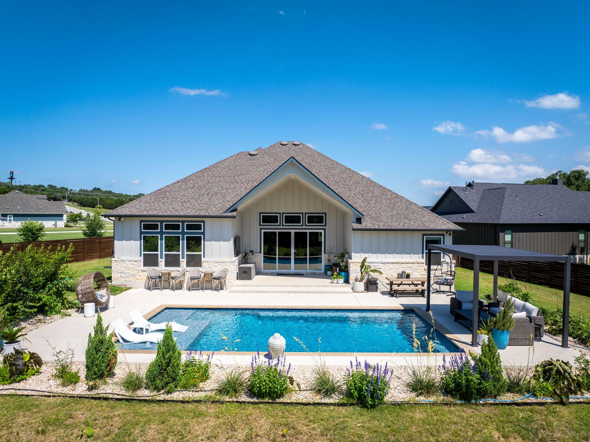 132 Mcnaughton DR, Liberty Hill, TX 78642
