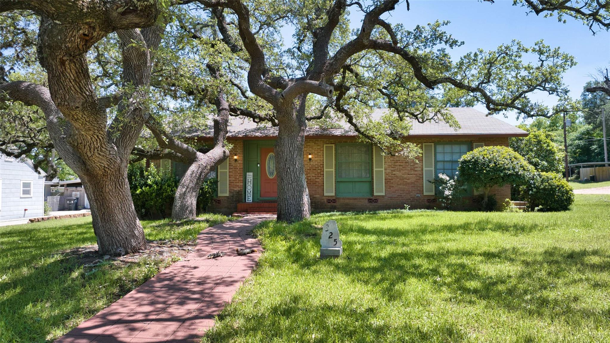 325 E Rainey ST, Mason, TX 76856