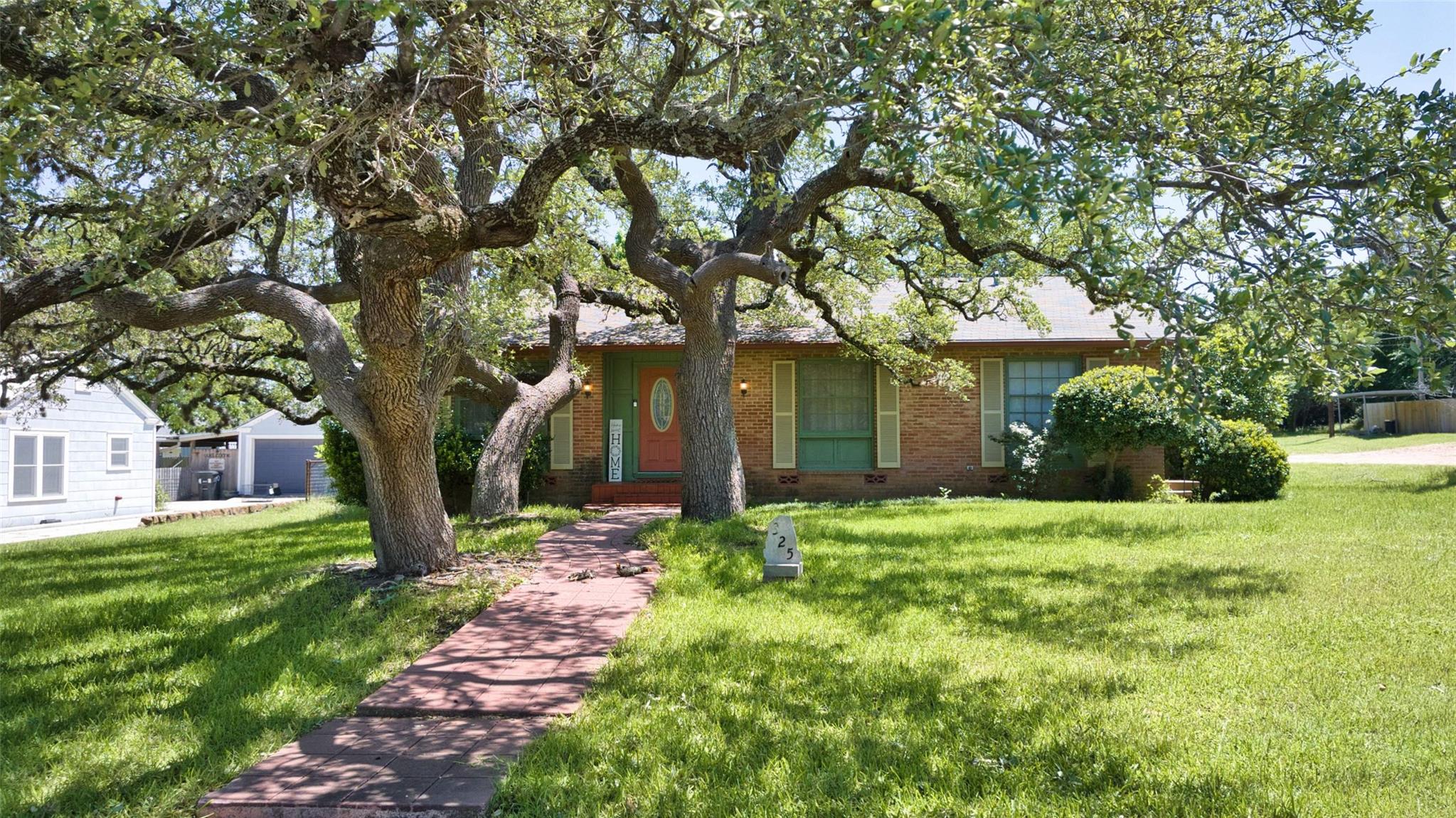 325 E Rainey ST, Mason, TX 76856
