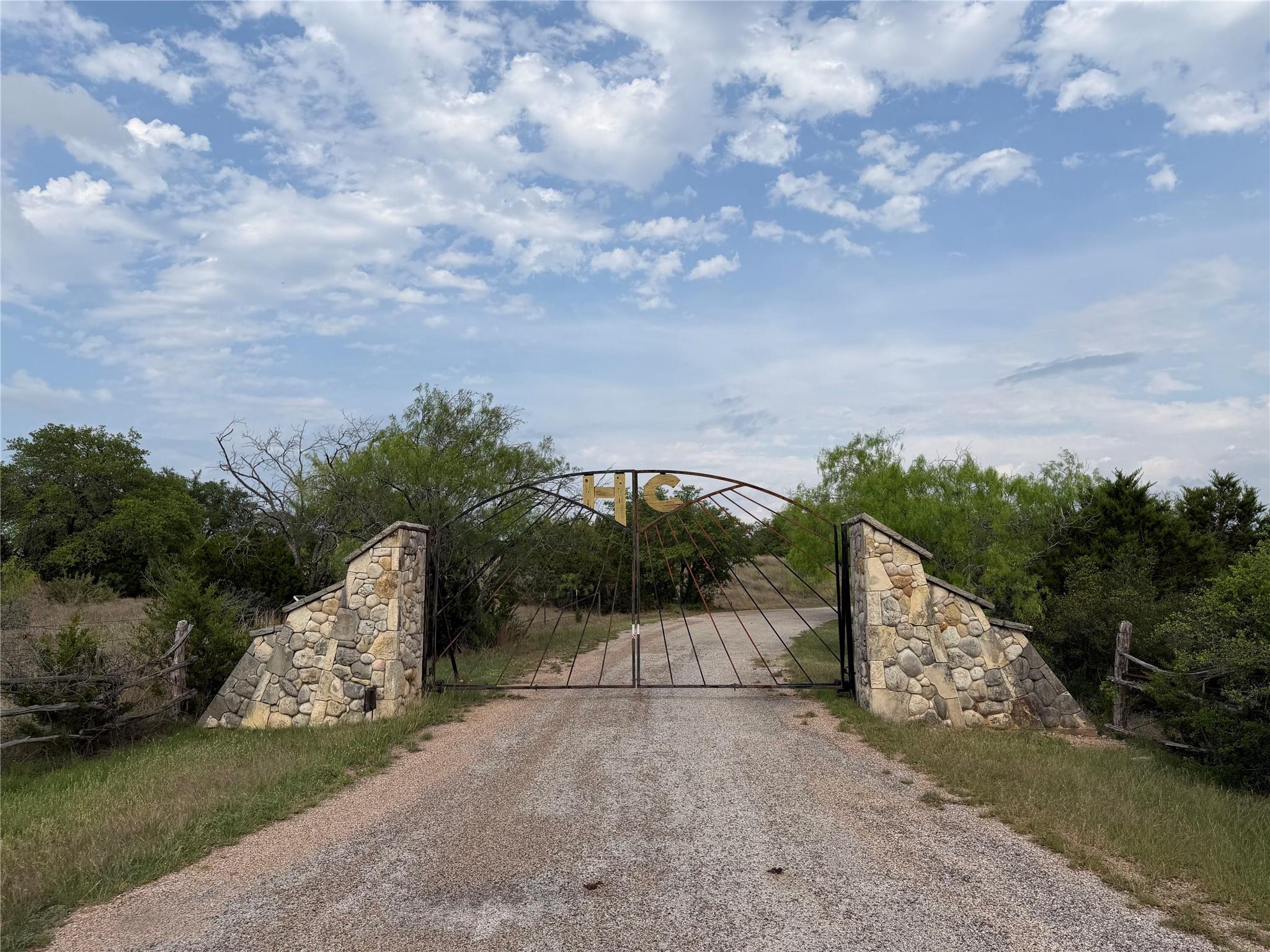 8219 Hammetts Crossing XING, Dripping Springs, TX 78663