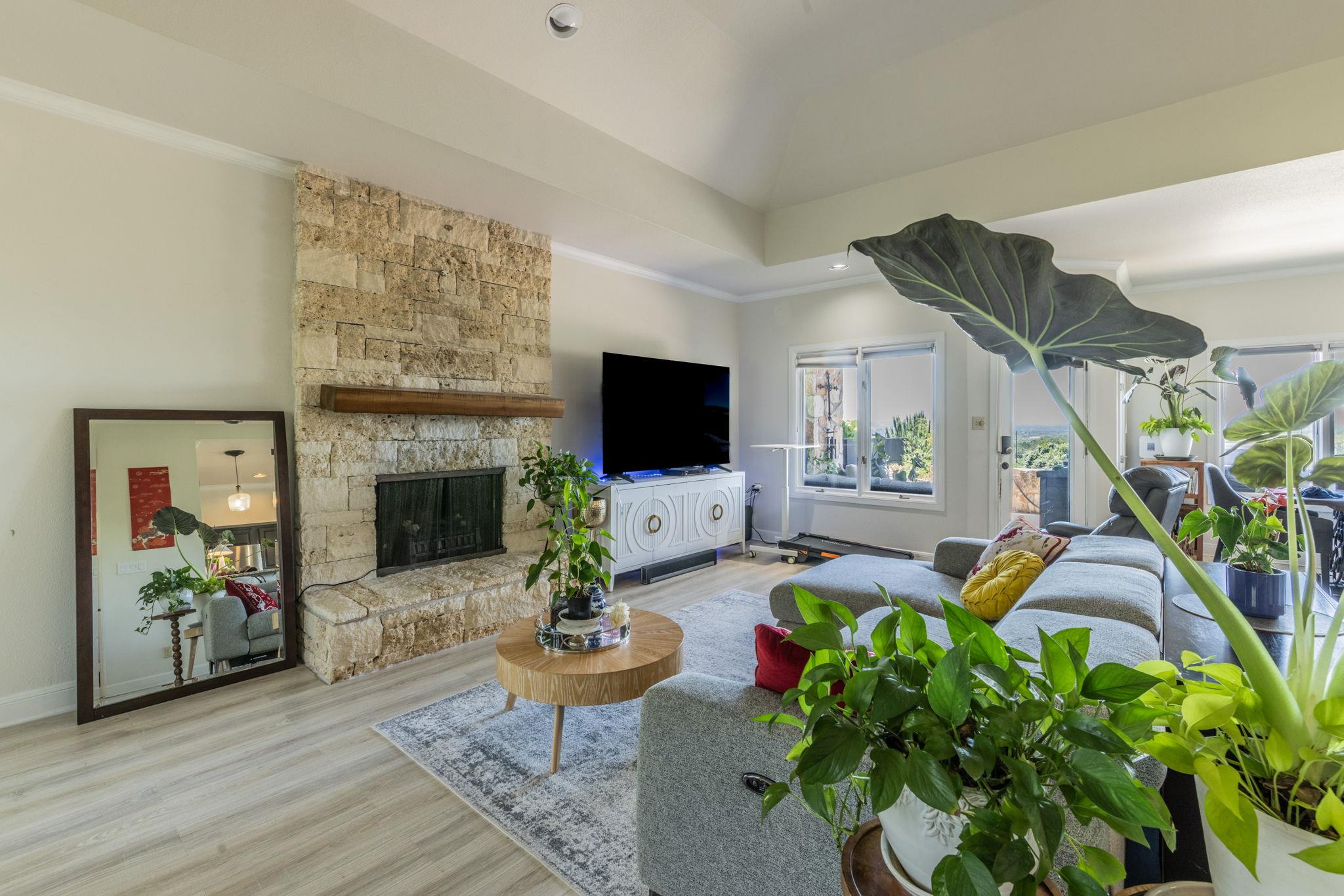 1703 Clubhouse Hill DR, Spicewood, TX 78669