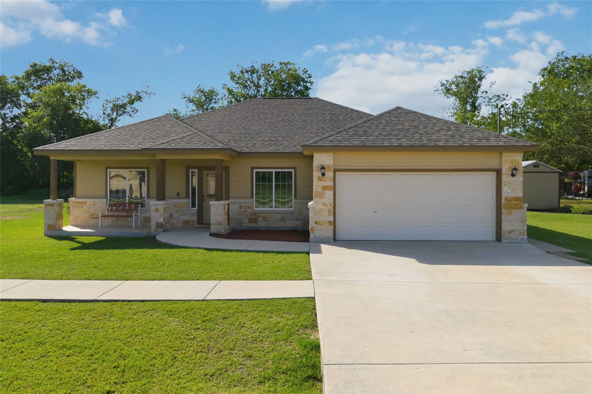 285 Hummingbird Way, Martindale, TX 78655