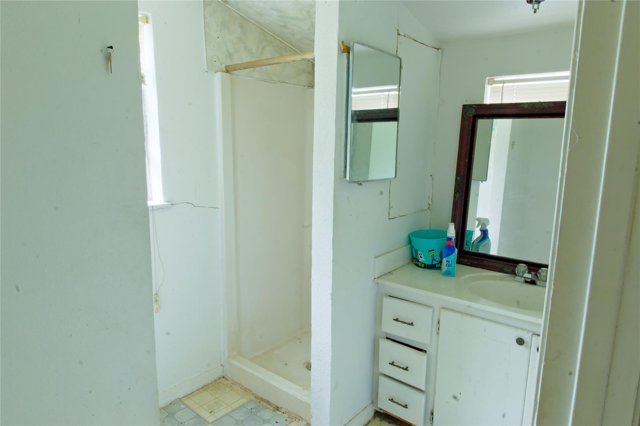 109 Wayside DR, Elgin, TX 78621