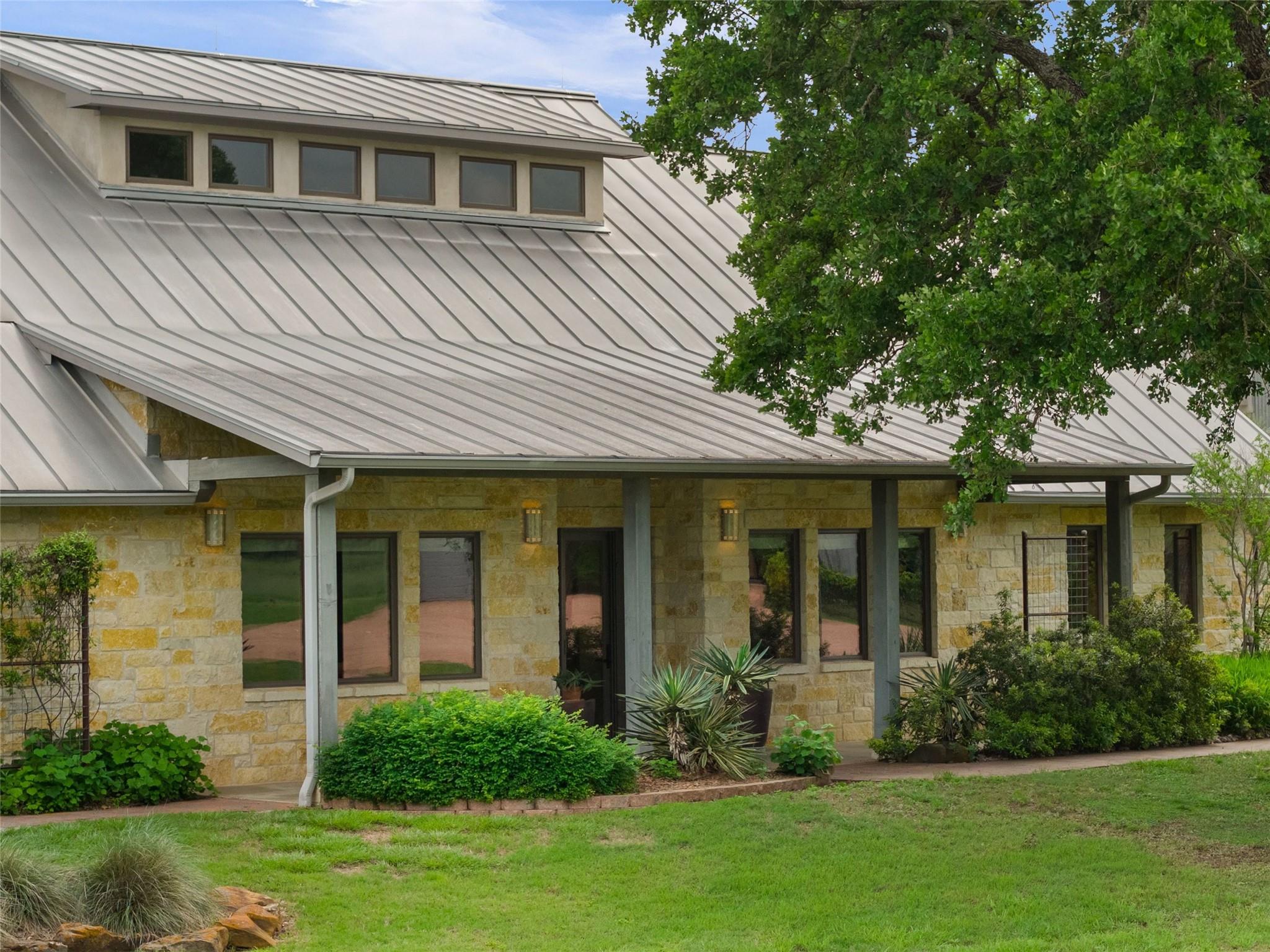 1163 Big Bend LN, Fredericksburg, TX 76824