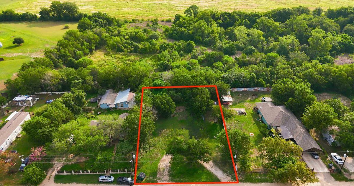 43 Skycrest DR, Martindale, TX 78655
