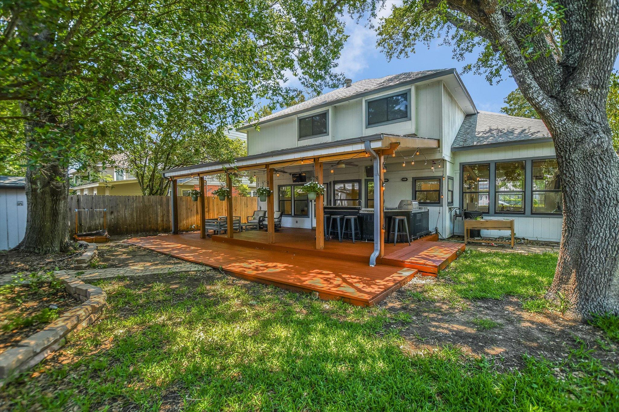 1104 Crestview ST, Round Rock, TX 78681