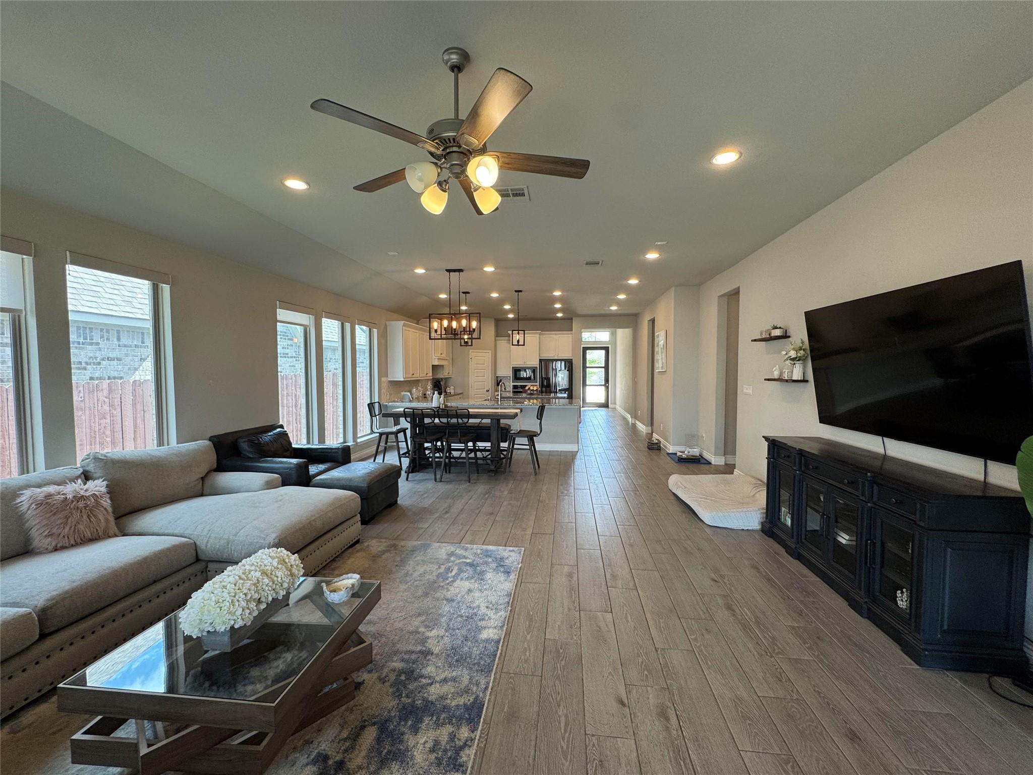 2004 Stirling ST, Leander, TX 78641