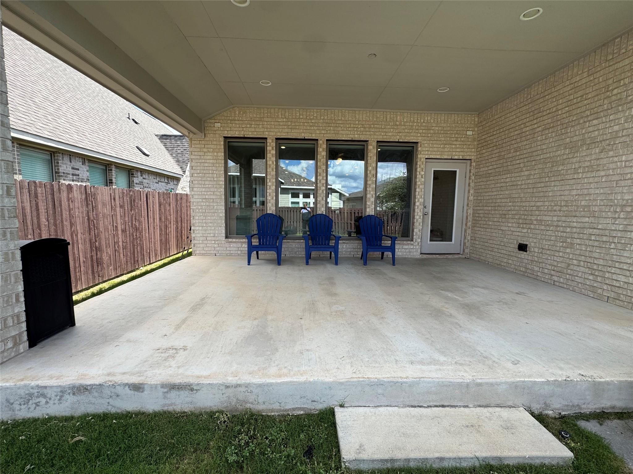2004 Stirling ST, Leander, TX 78641