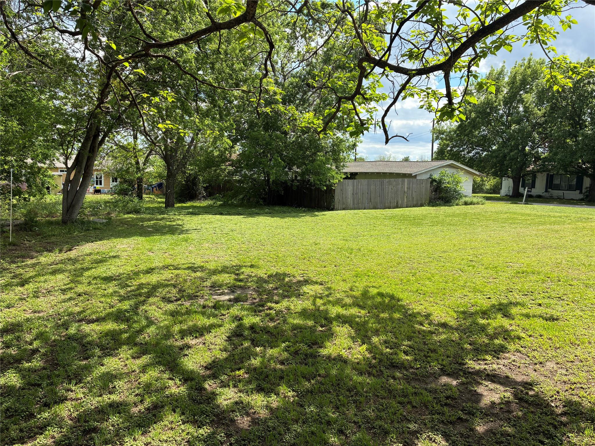 106 N 6th ST, Thorndale, TX 76577