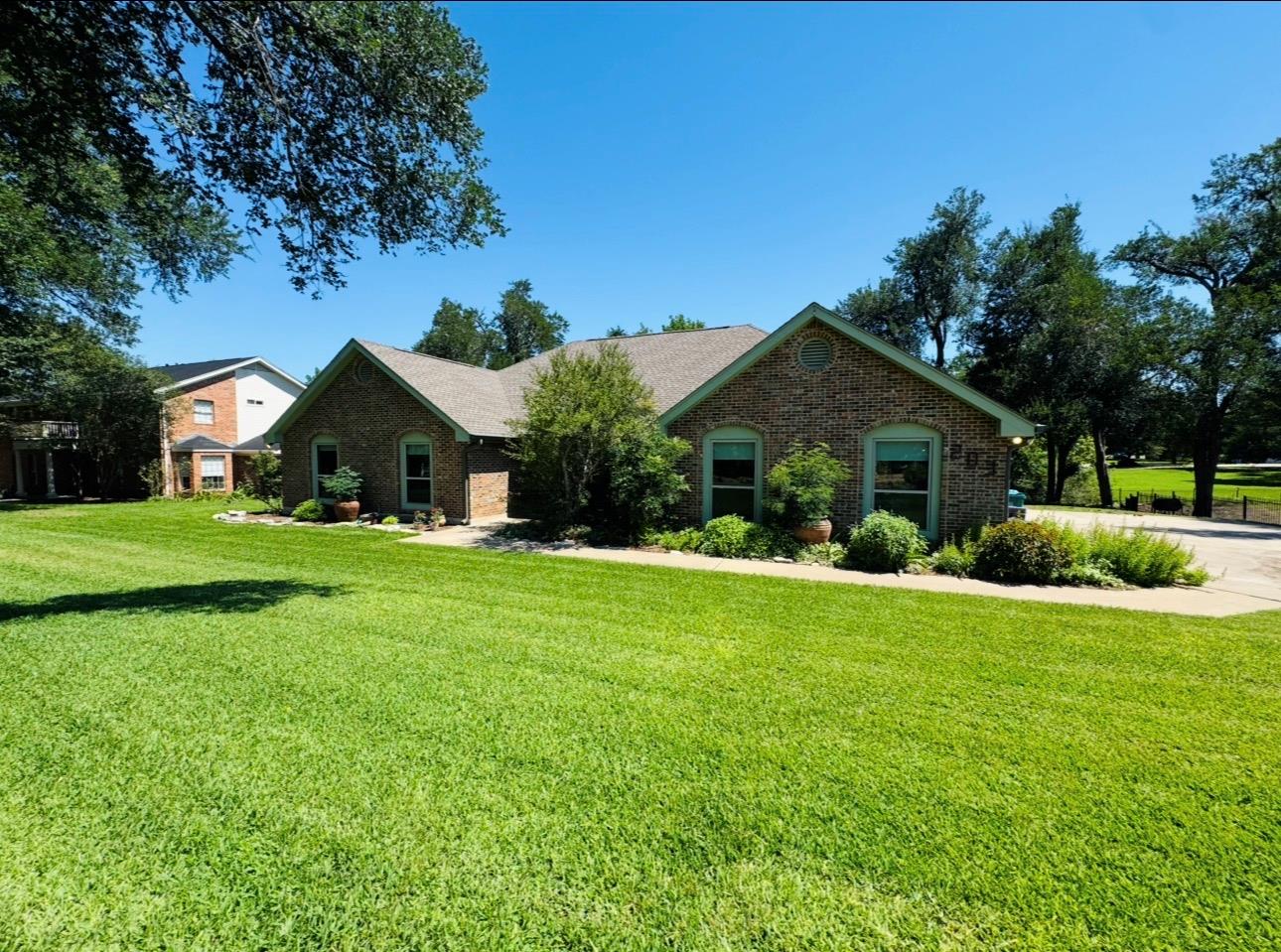 203 E 11th ST, Elgin, TX 78621