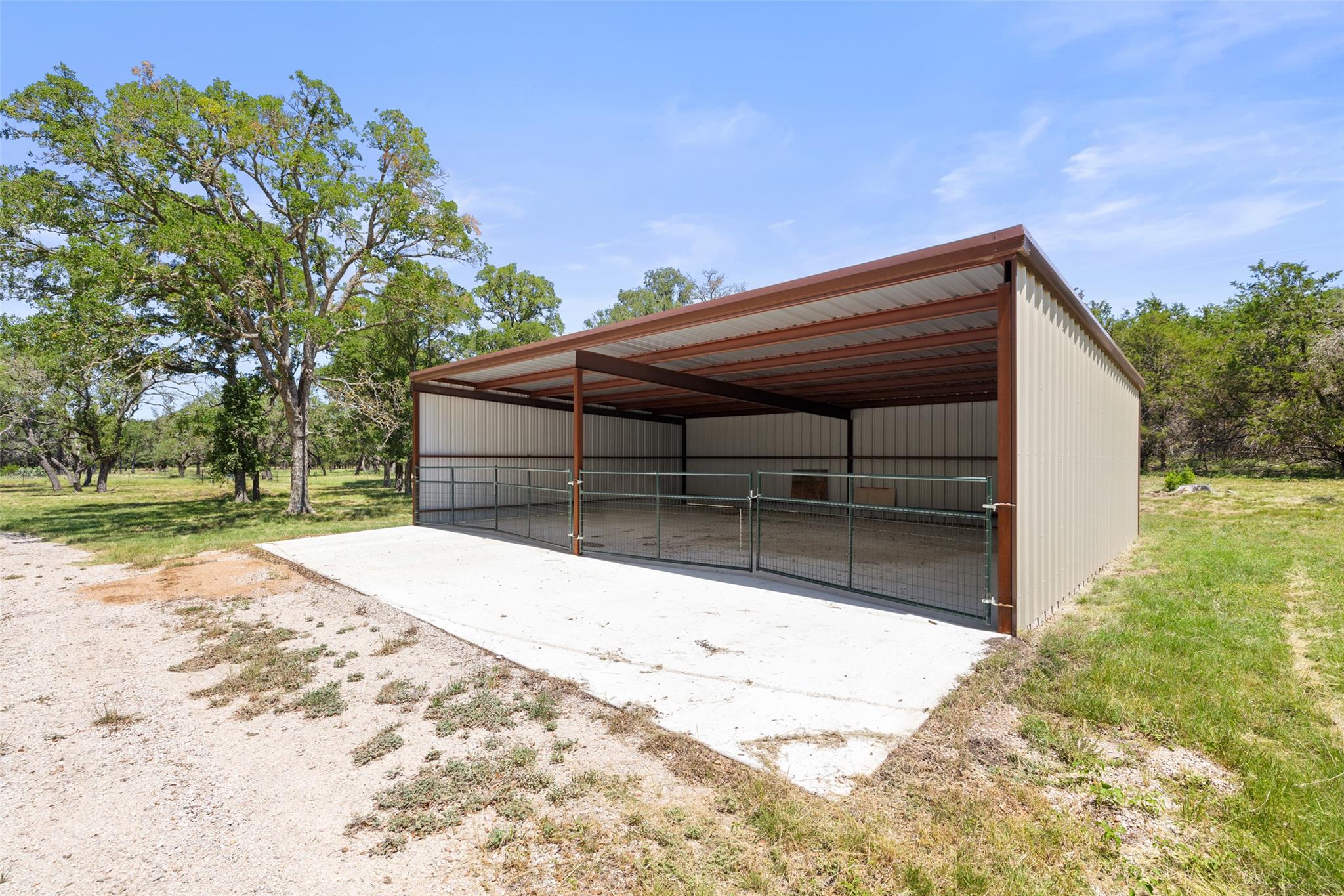 937 Flat Creek RD, Johnson City, TX 78636