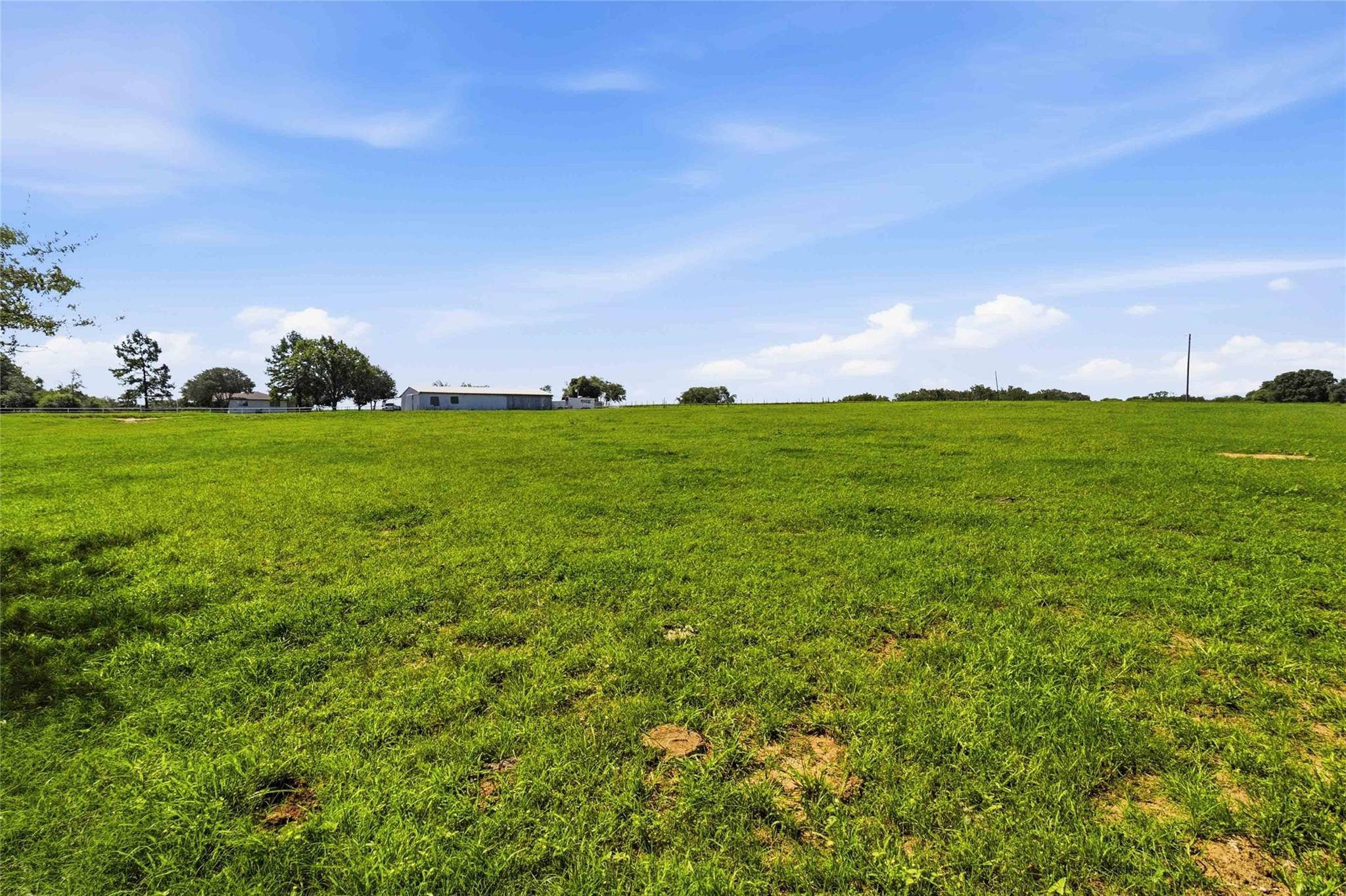 405 Old Highway 20 Hw, Mcdade, TX 78650