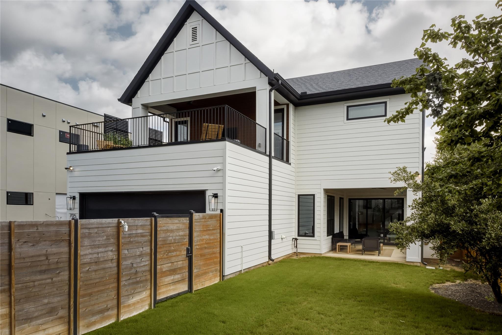 705 W 10th ST, Georgetown, TX 78626