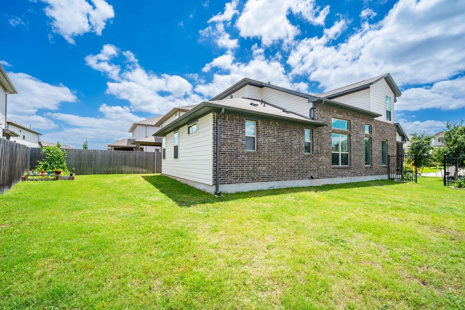 169 Mayney LN, Leander, TX 78641