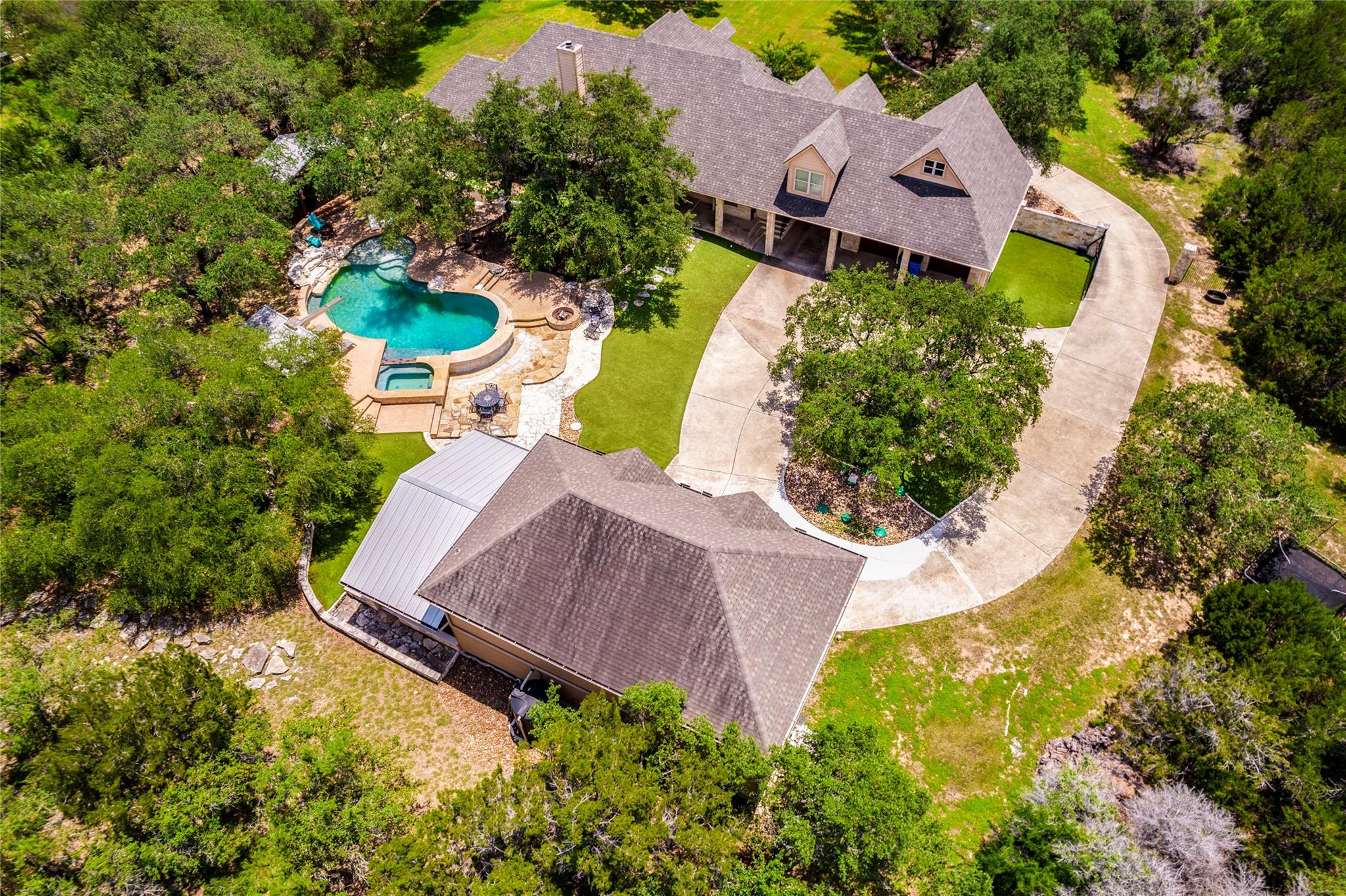 530 Woodland DR, Driftwood, TX 78619