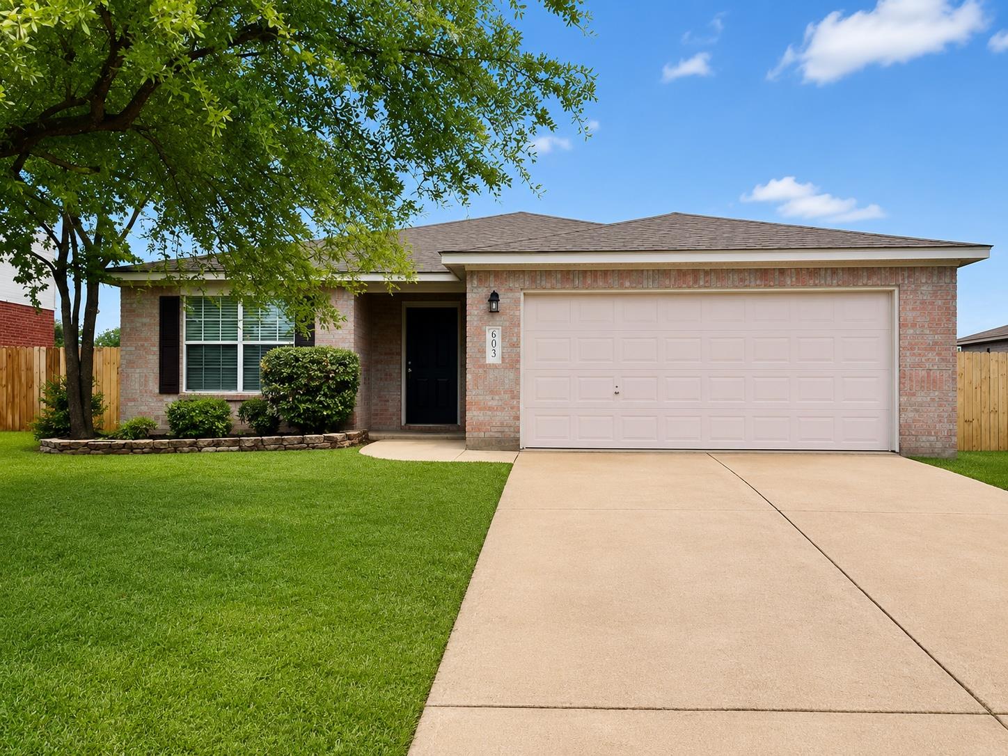 1005 W South ST, Leander, TX 78641