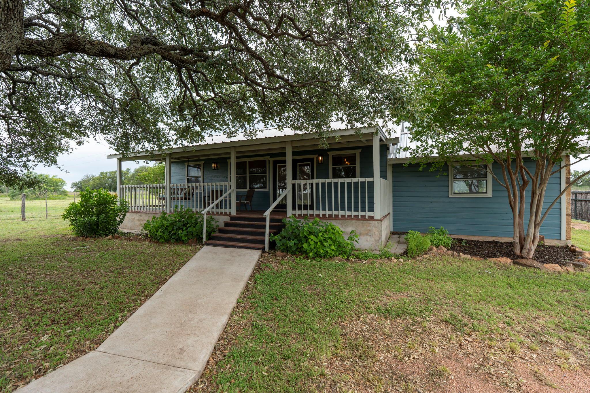 225 Ischar LN, Mason, TX 76856