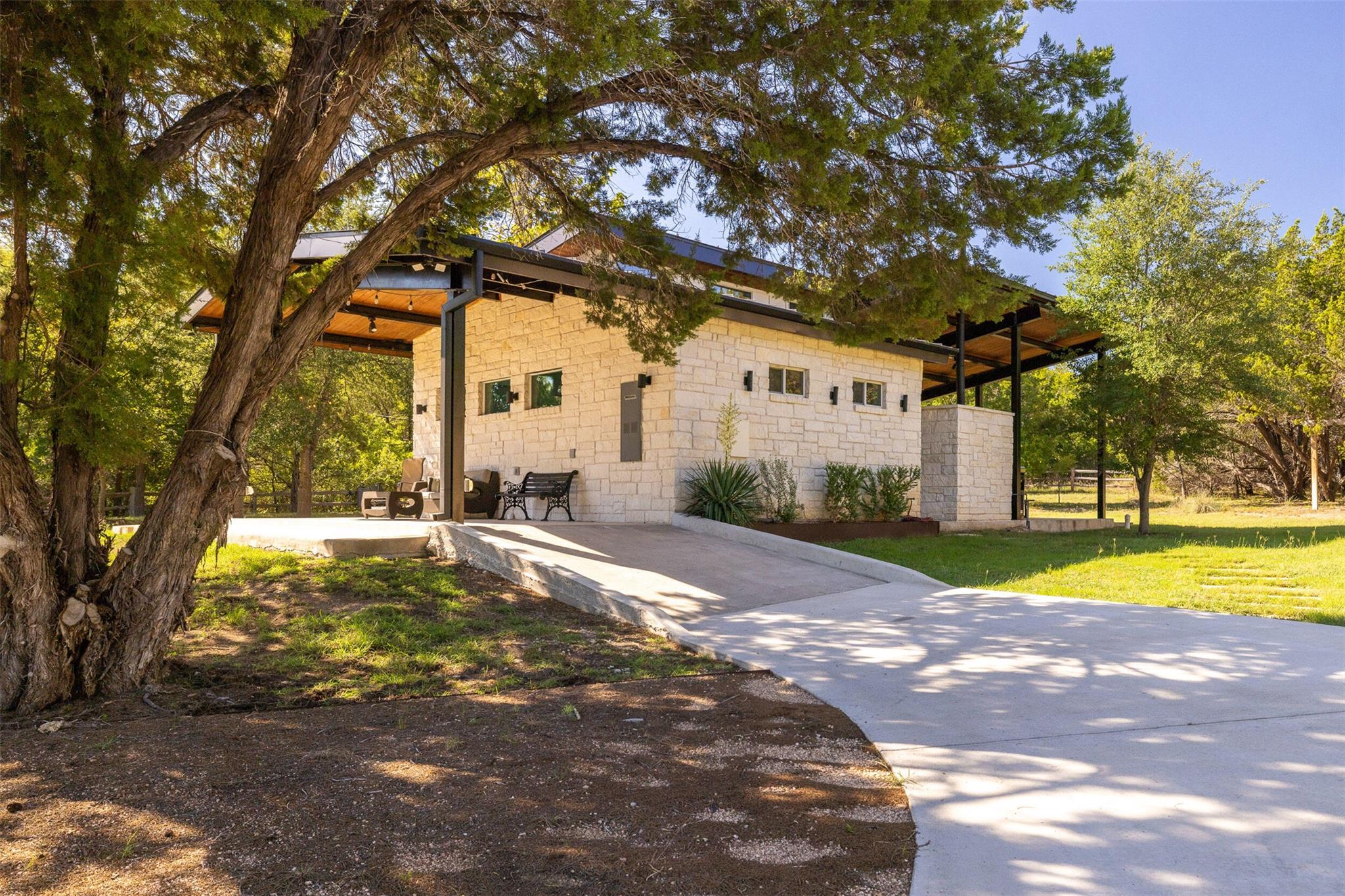 10501 Lake Park DR, Dripping Springs, TX 78620