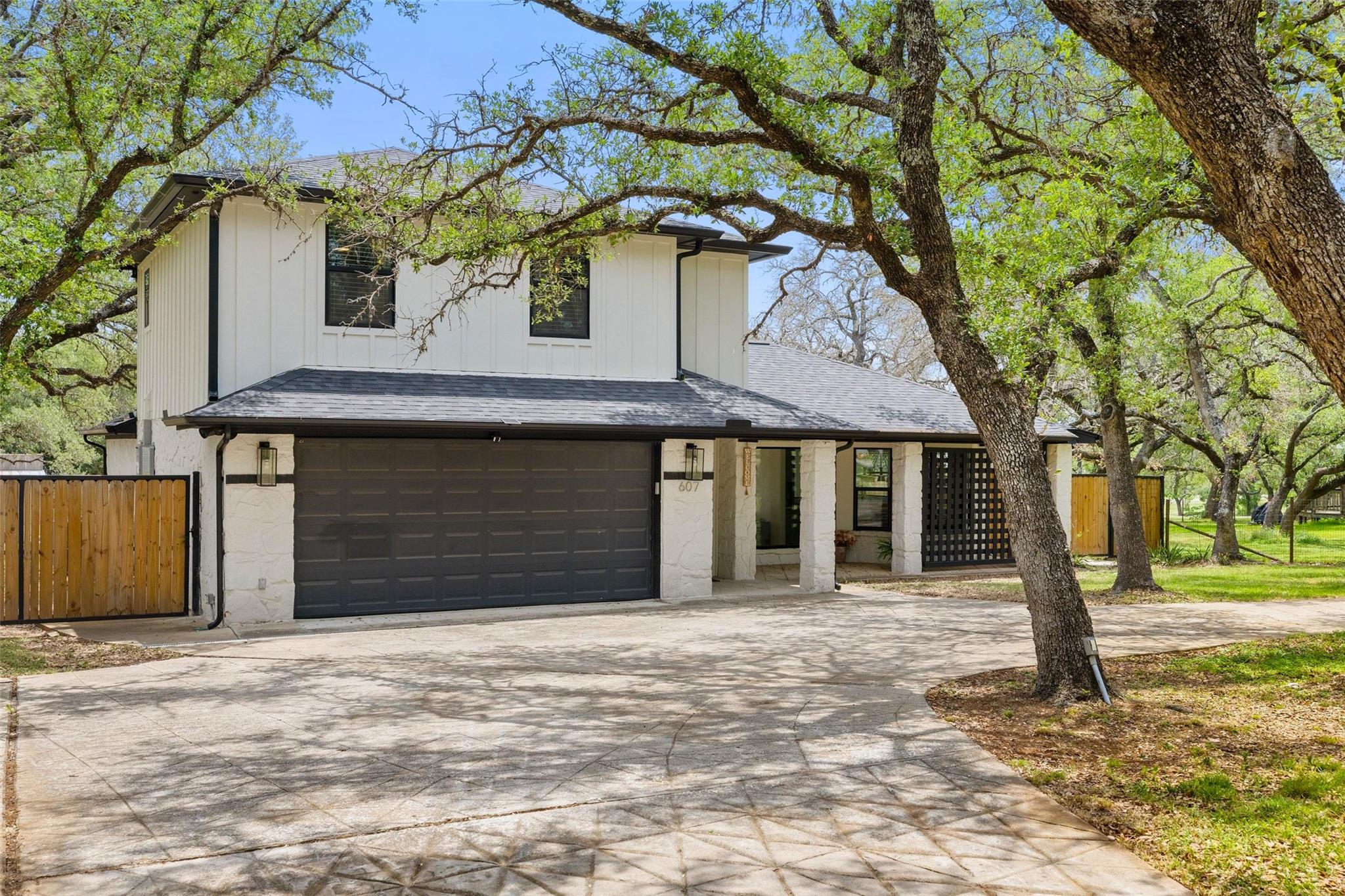 607 Liveoak DR, Johnson City, TX 78636