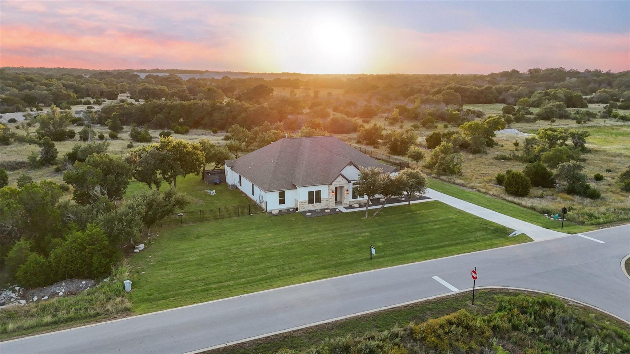 412 Oakpark DR, Spicewood, TX 78669