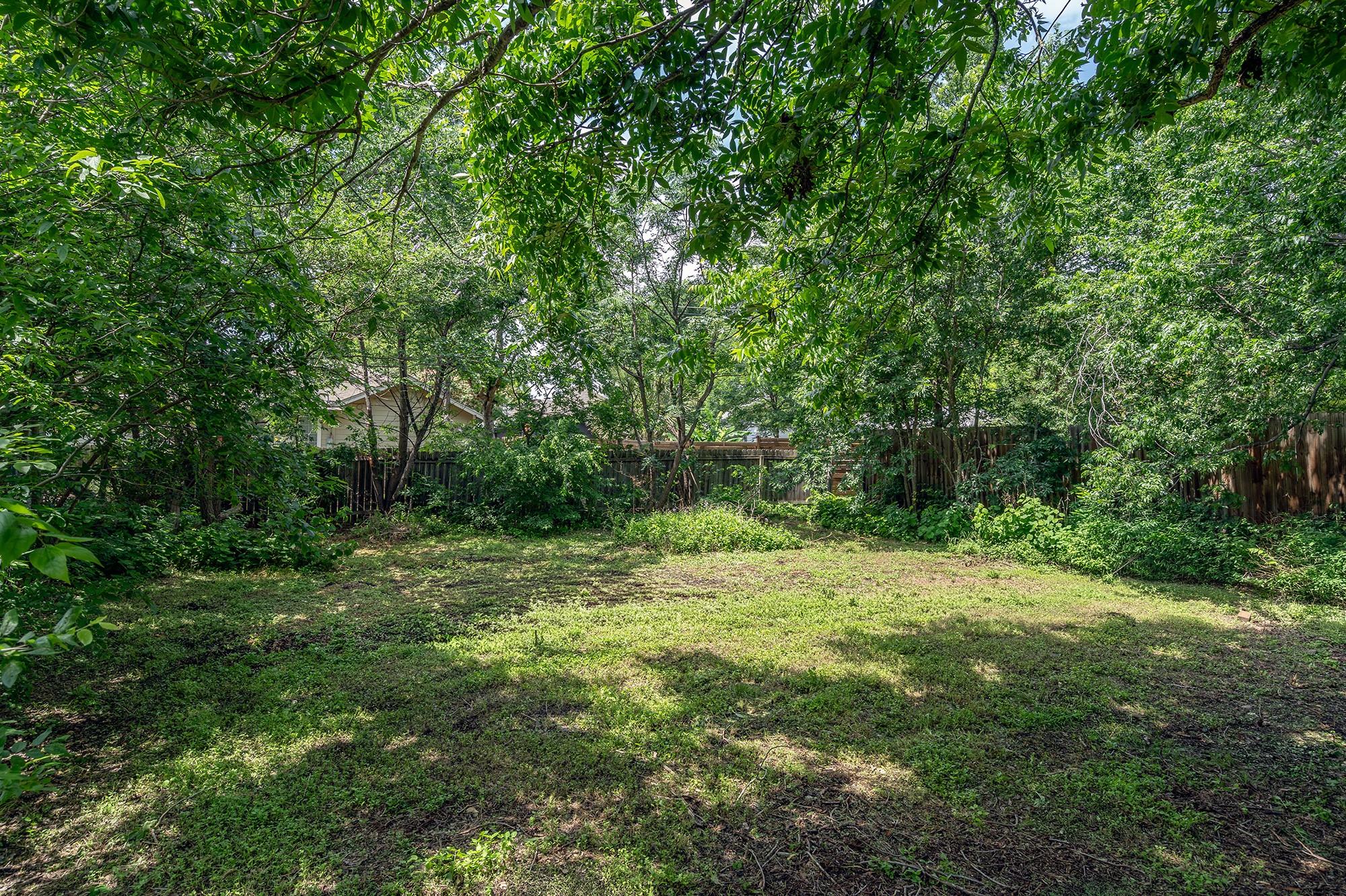 1014 W 6th ST, Taylor, TX 76574