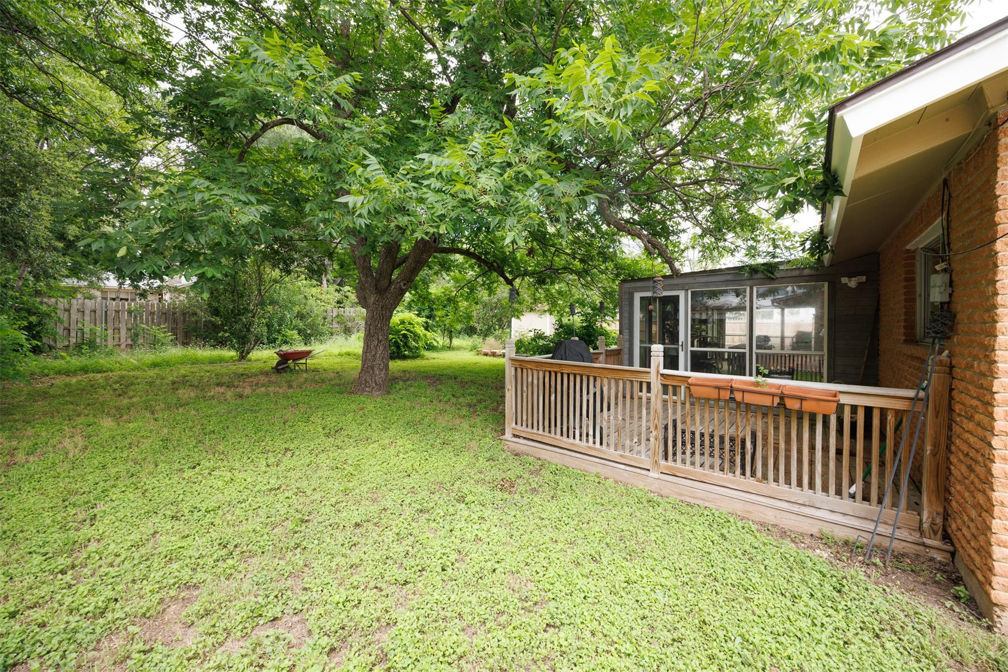 606 E Liberty Ave, Round Rock, TX 78664