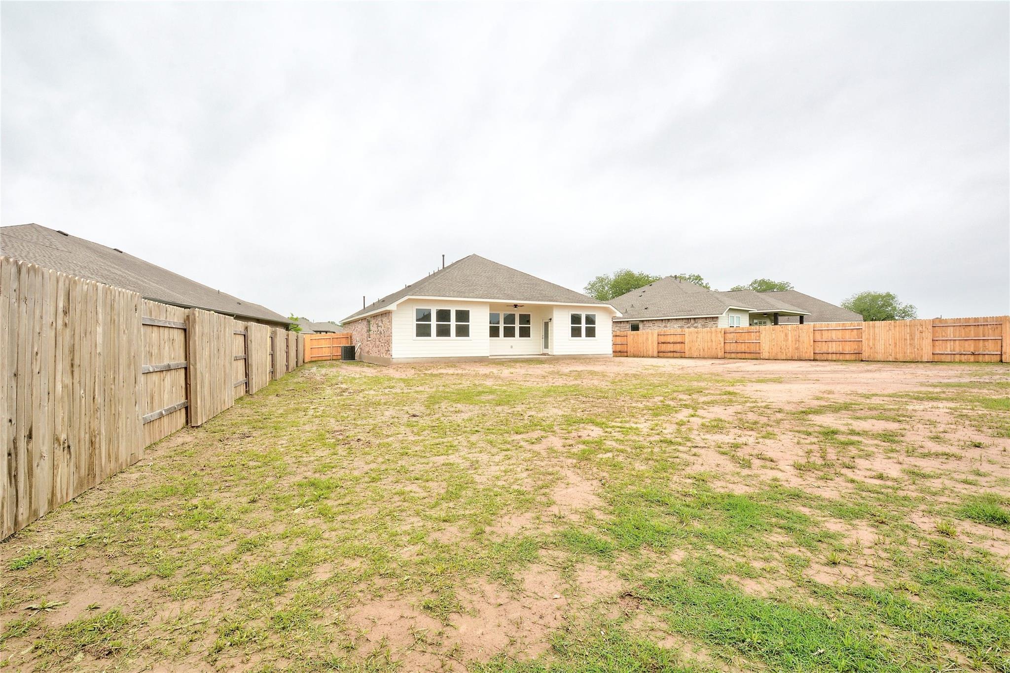 134 Edgewater TRL, Bastrop, TX 78602