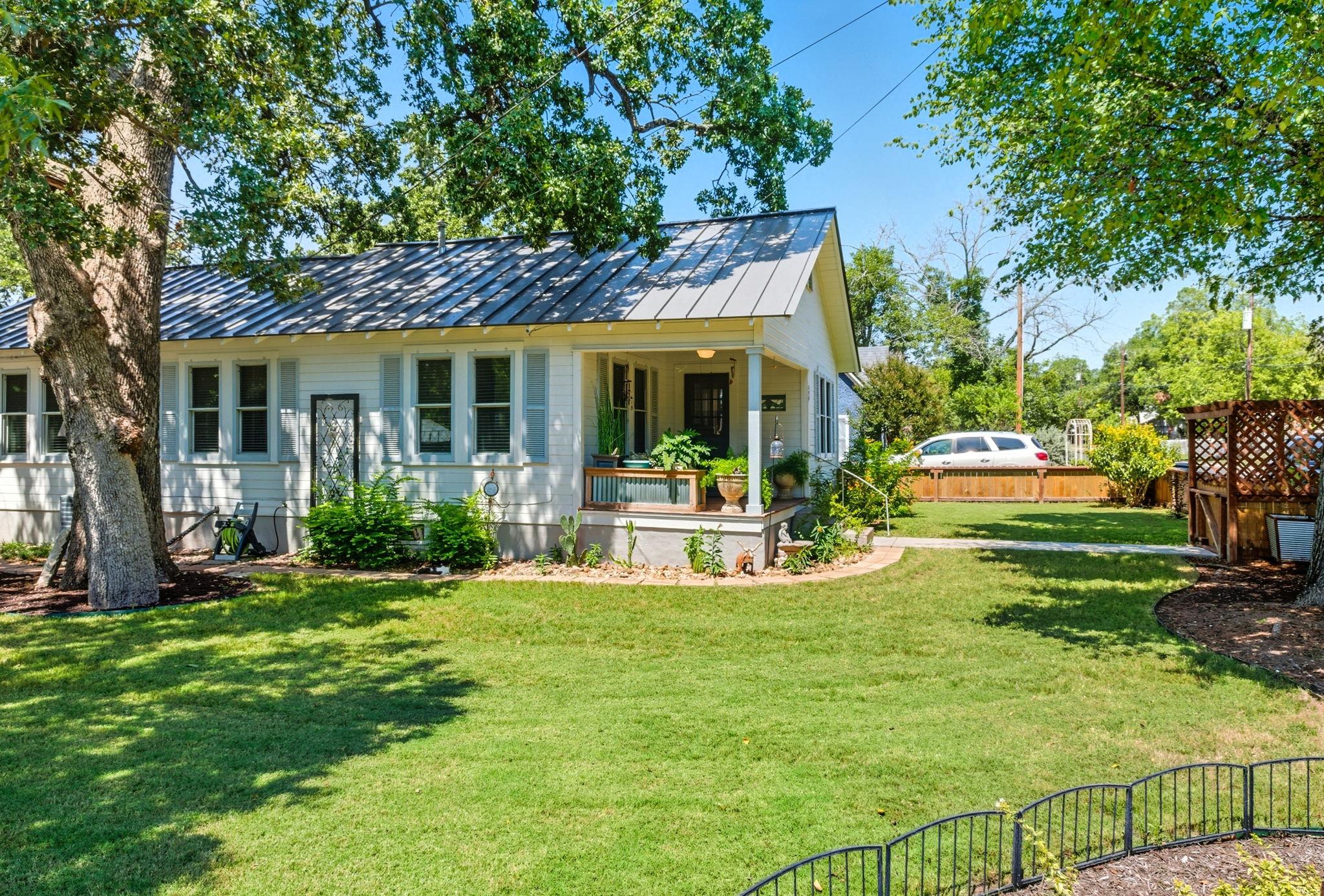 508 S Vandeveer ST, Burnet, TX 78611