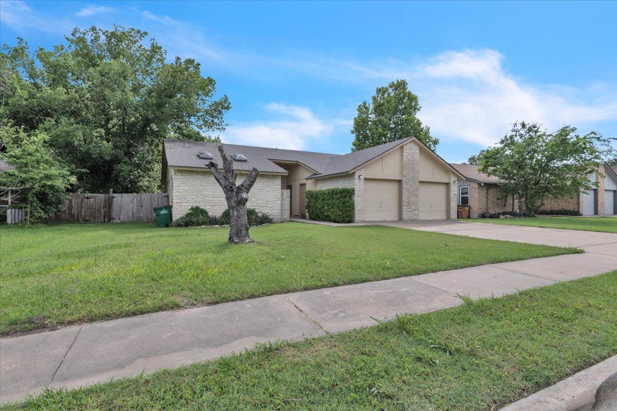 8713 Pineridge DR, Austin, TX 78729