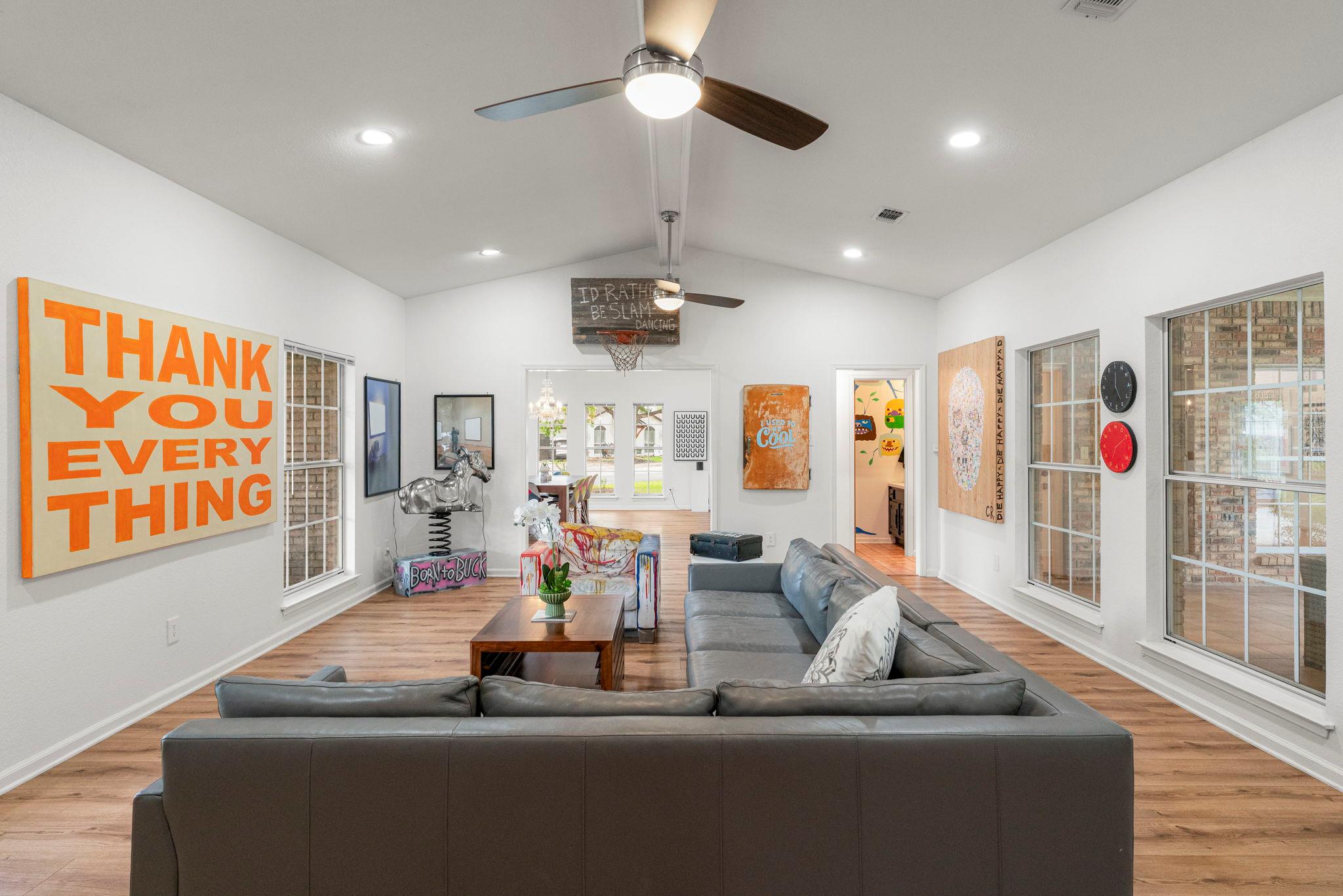 400 Hackberry ST, Lockhart, TX 78644