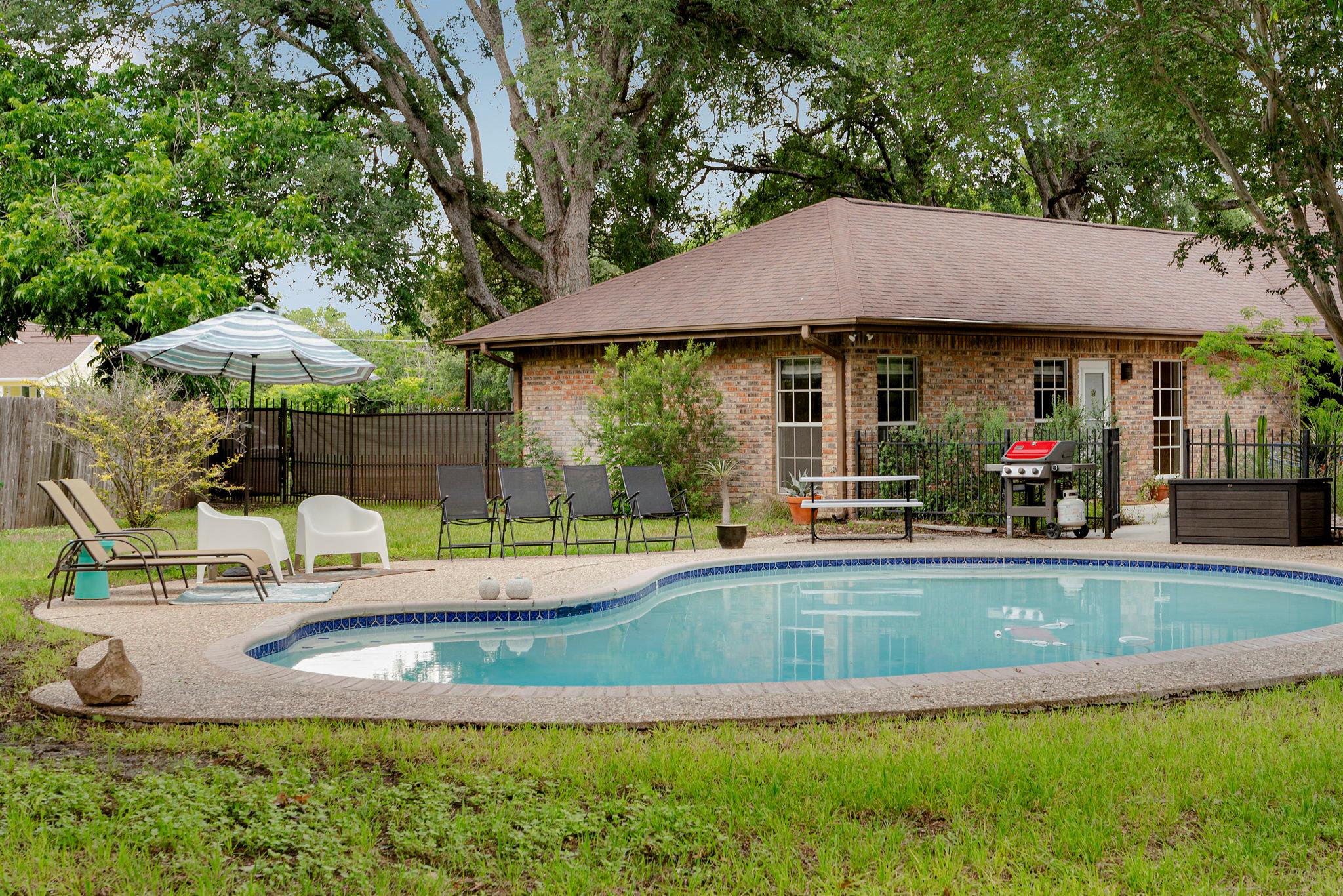 400 Hackberry ST, Lockhart, TX 78644