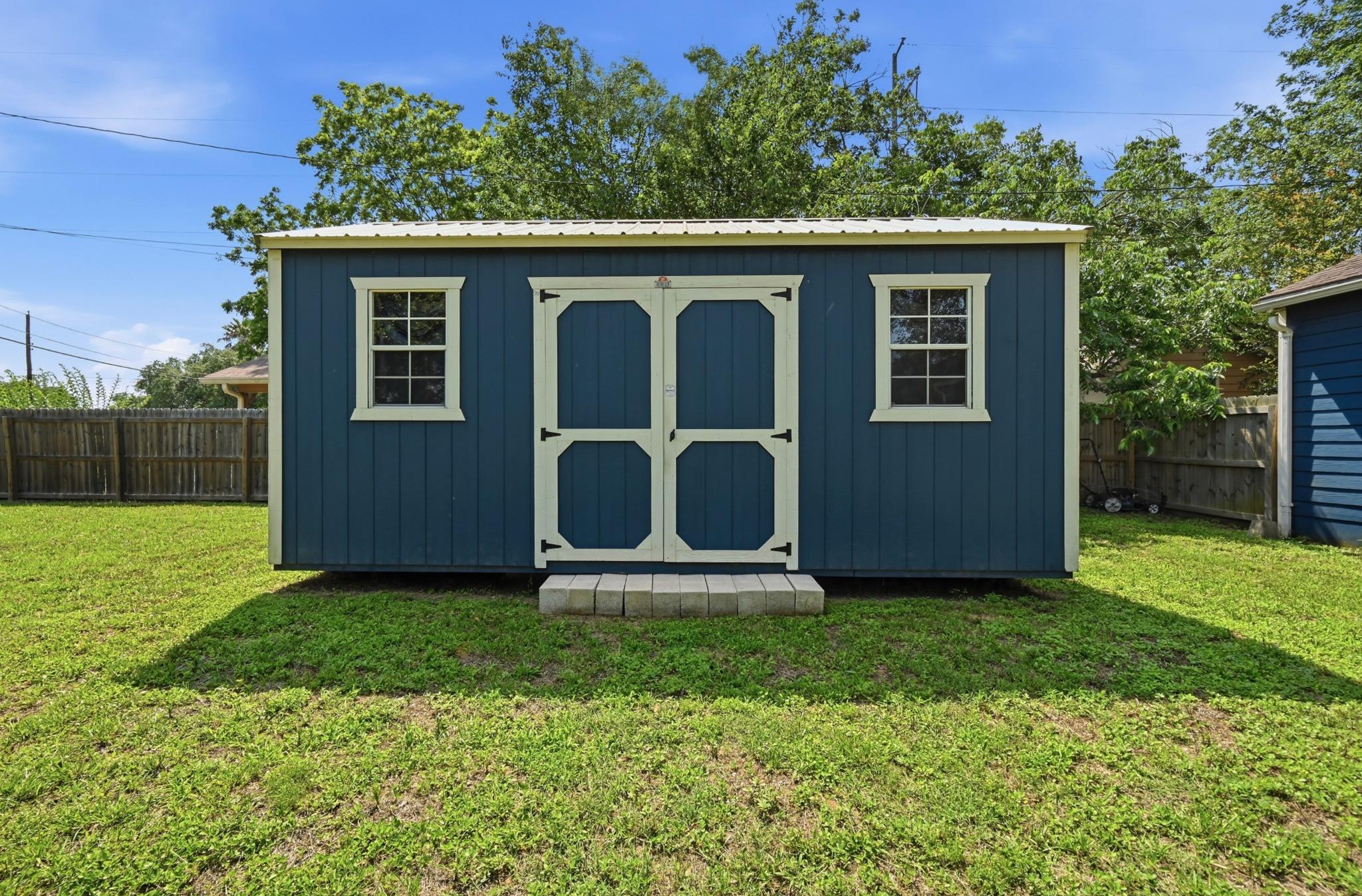 1127 Parr ST, Luling, TX 78648