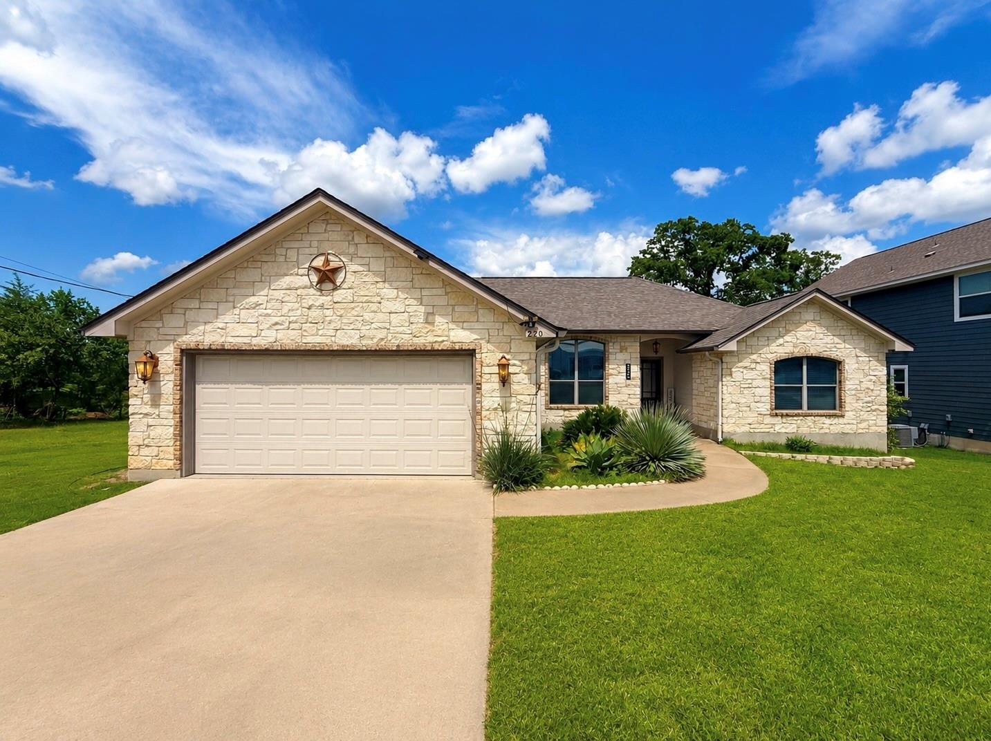 220 Ulupau CIR, Bastrop, TX 78602