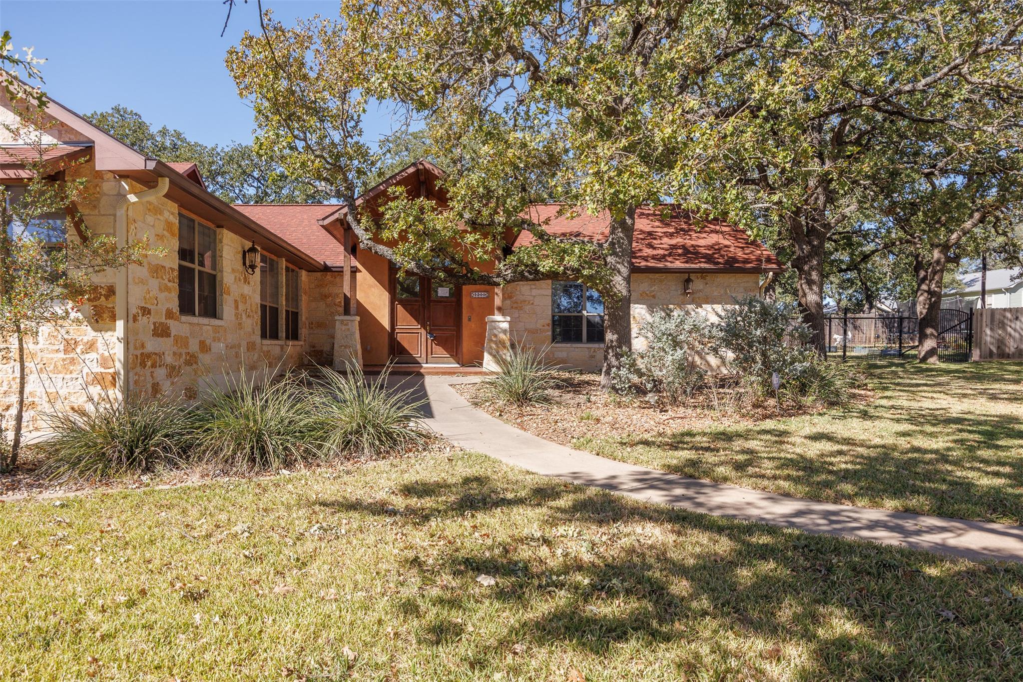 1200 Doe Run HOLW, Fredericksburg, TX 78624