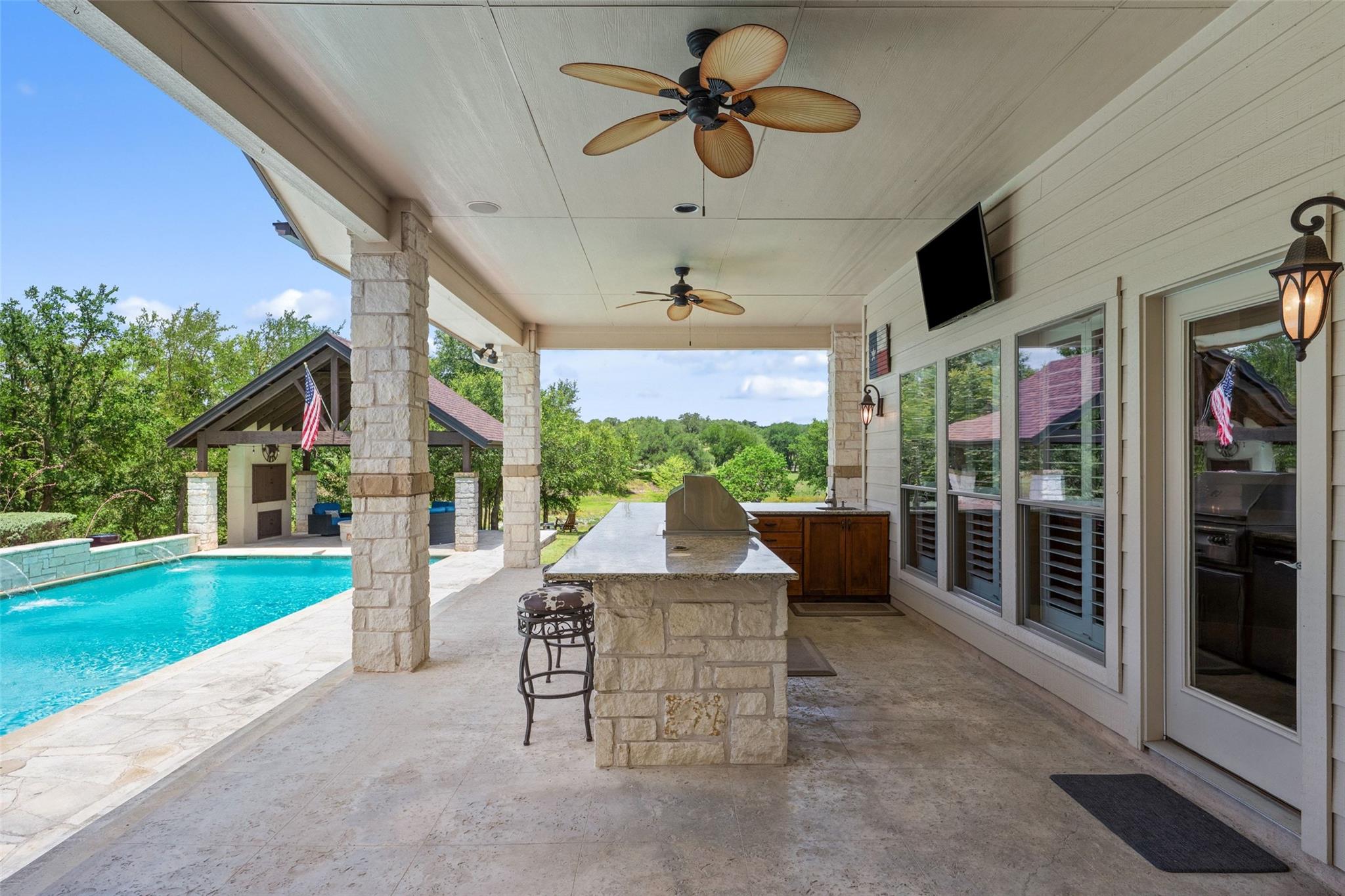 208 Hacienda PL, Dripping Springs, TX 78620